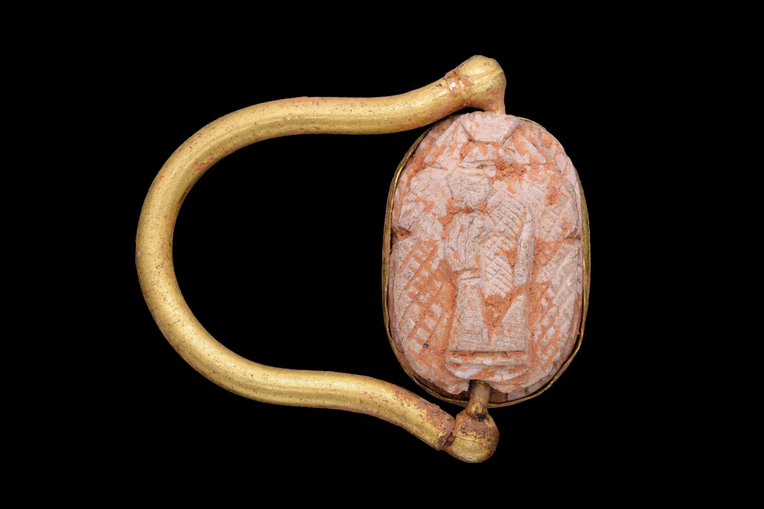 EGYPTIAN GOLD SWIVEL RING WITH SCARAB