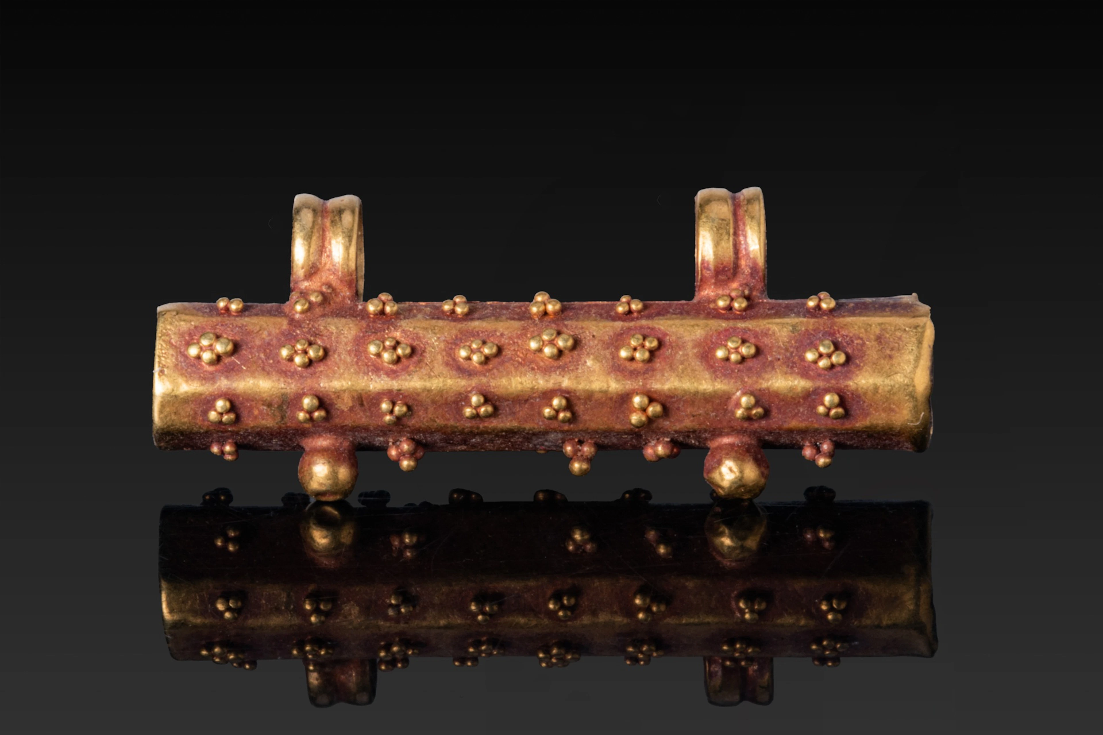 ROMAN HIGH KARAT GOLD SCROLL PENDANT WITH GRANULATION