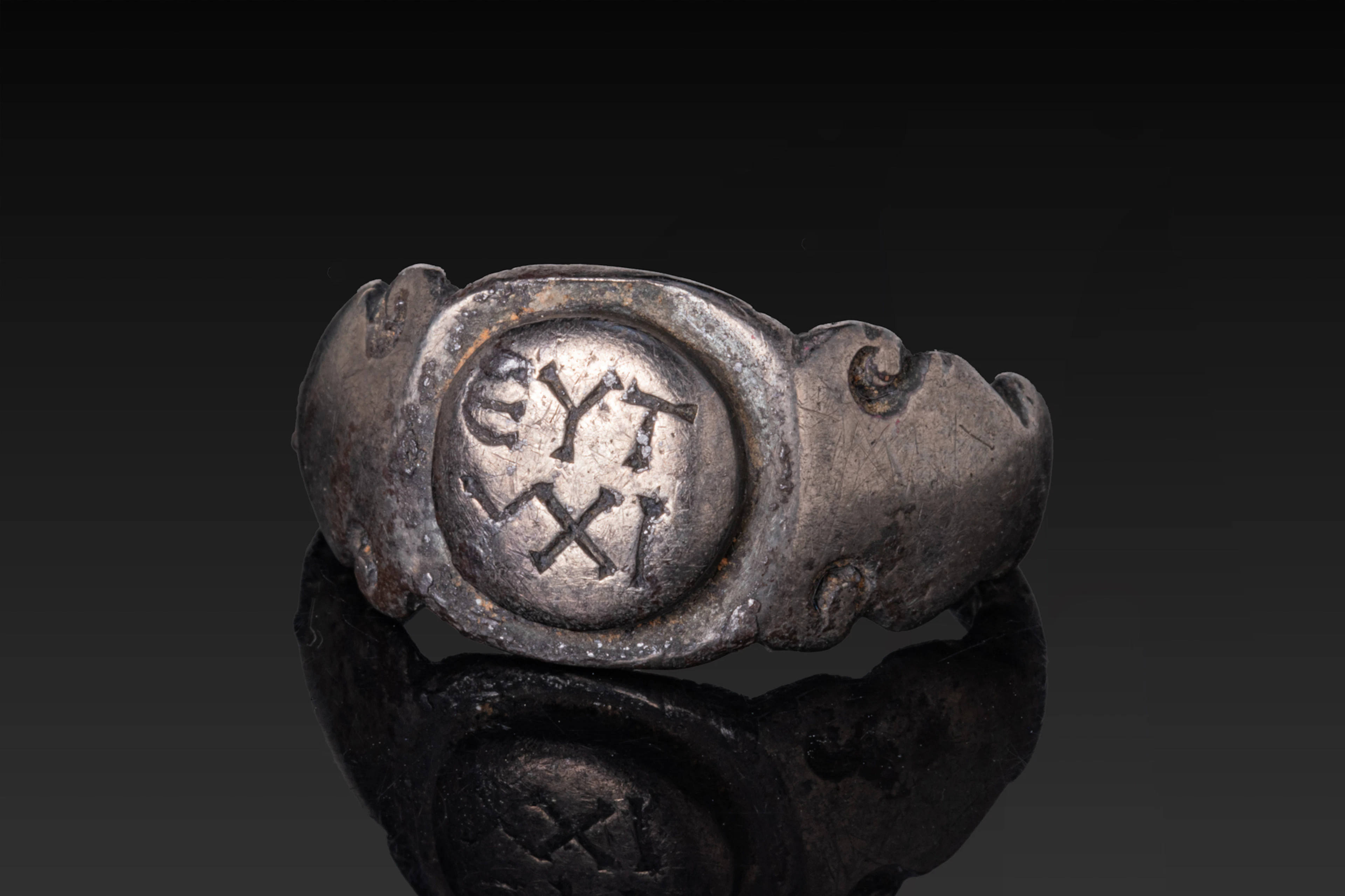 LATE ROMAN SILVER RING WITH GREEK INSCRIPTION