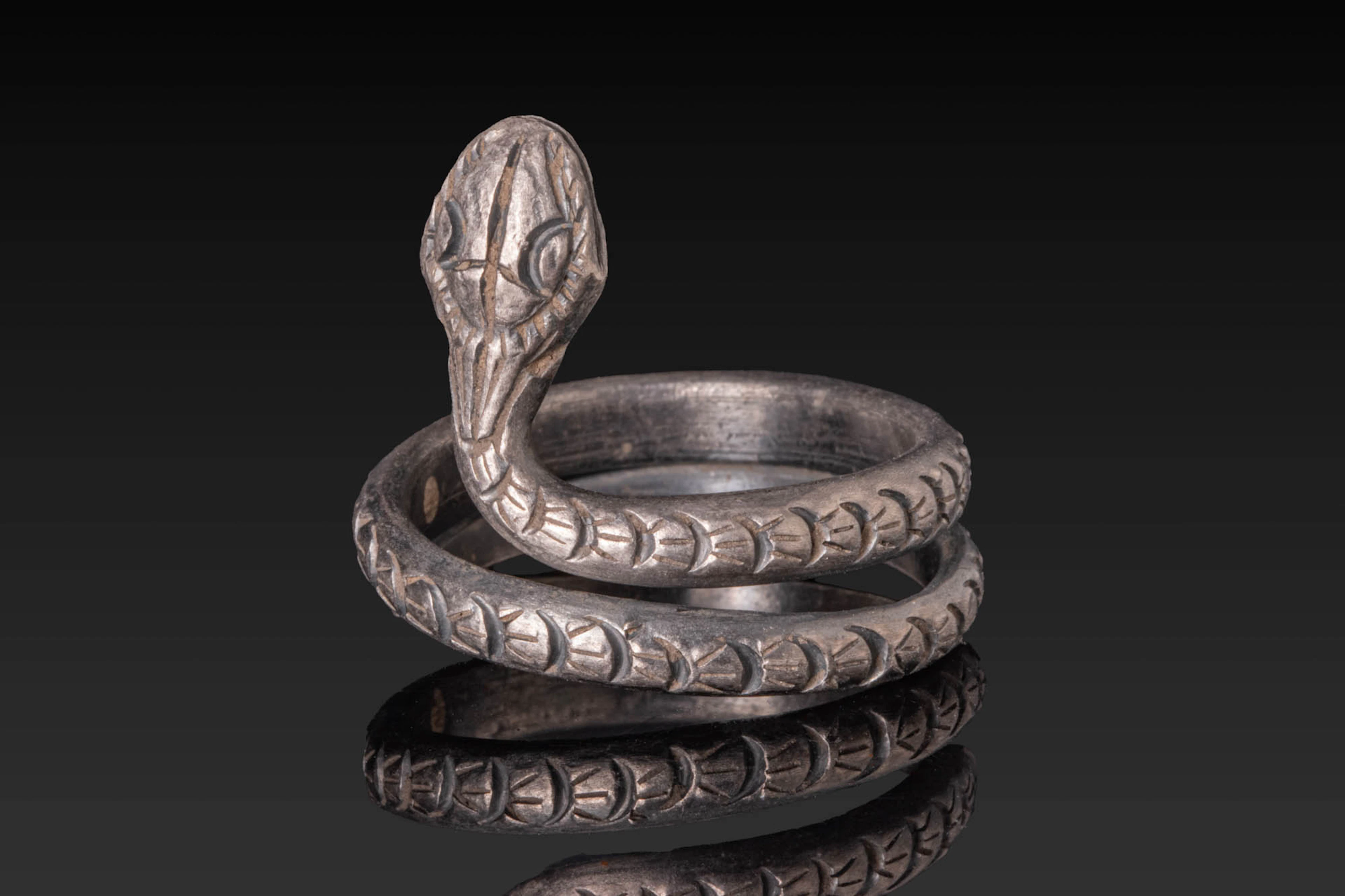 ROMAN SILVER SNAKE RING