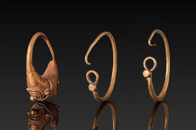 COLLECTION OF GREEK GOLD EARRINGS