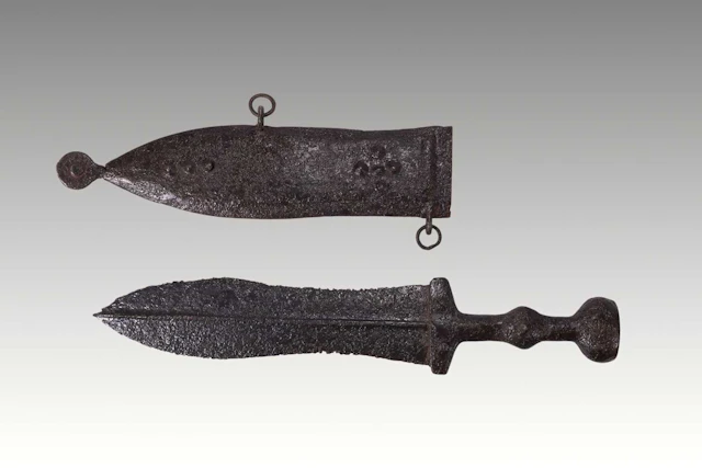 FINE ROMAN IRON PUGIO WITH SCABBARD