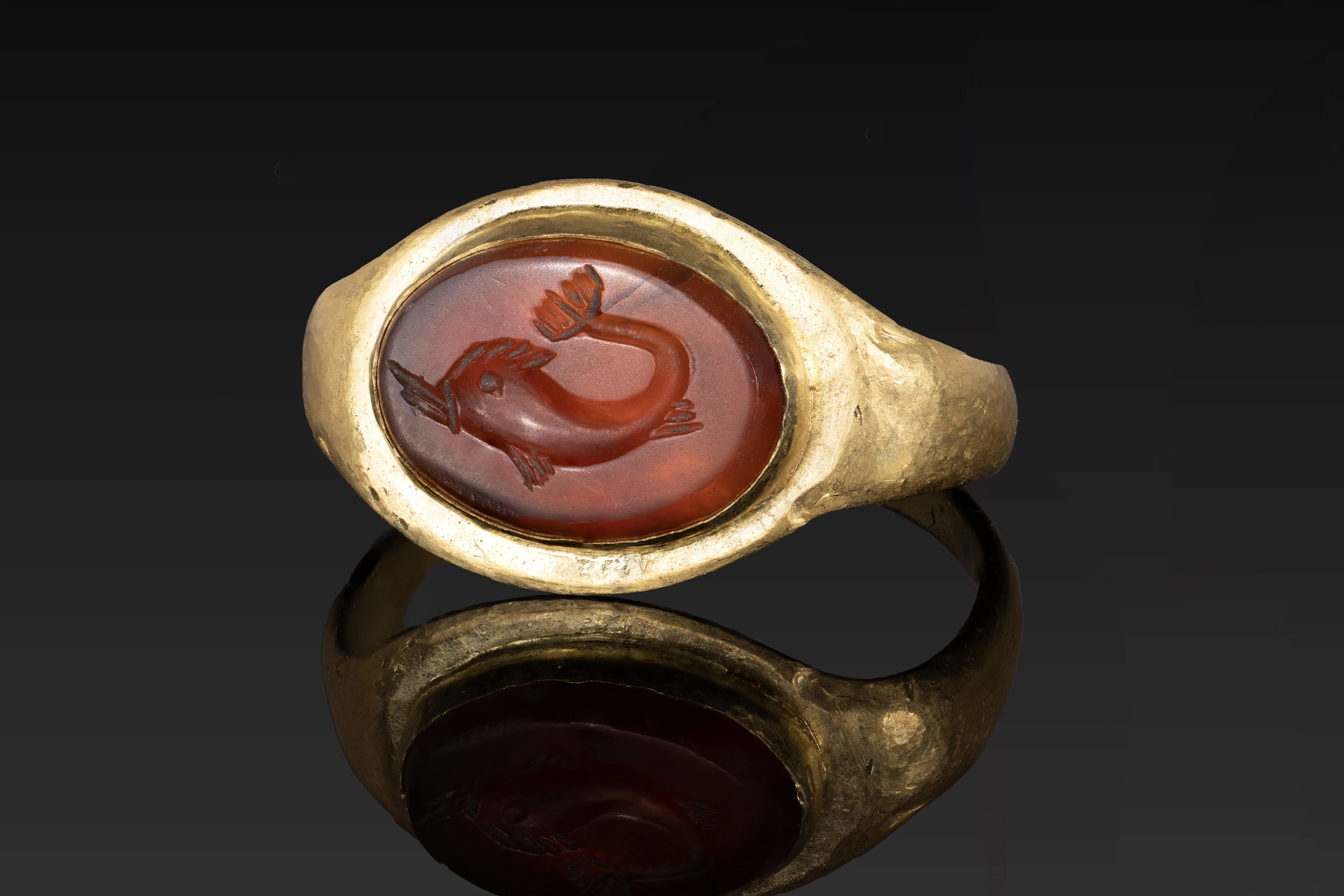 ROMAN CARNELIAN INTAGLIO OF A DOLPHIN IN GOLD RING
