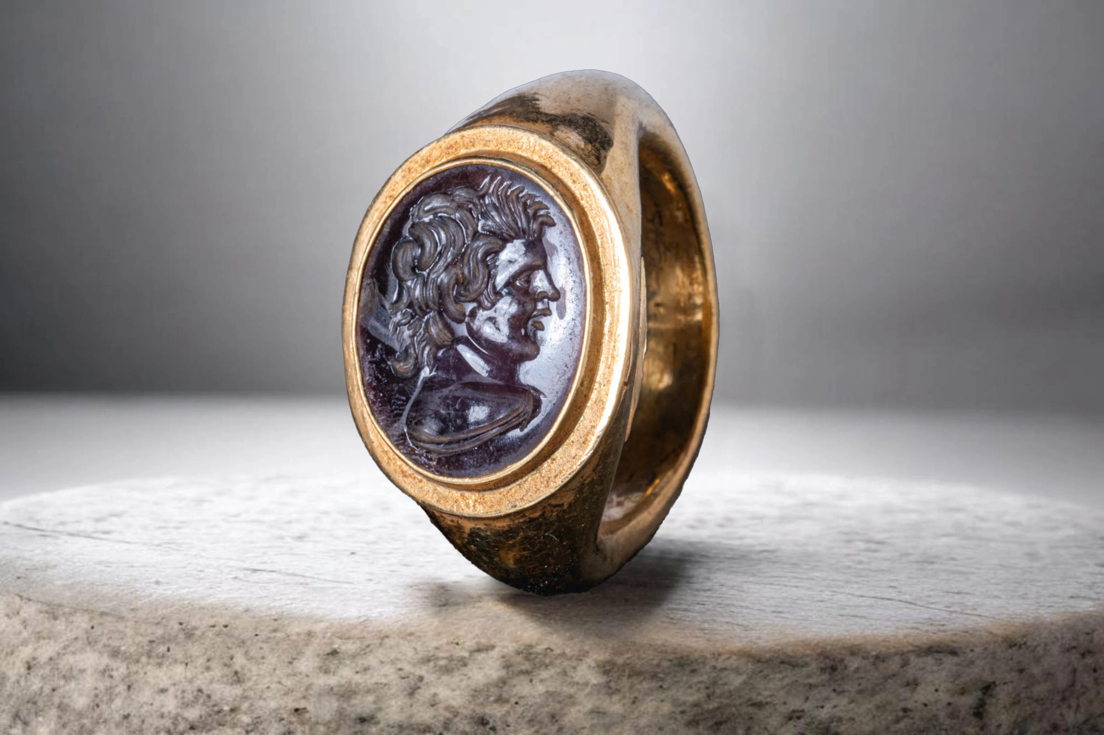 SUPERB HELLENISTIC AMETHYST INTAGLIO OF A RULER AS ALEXANDER THE GREAT