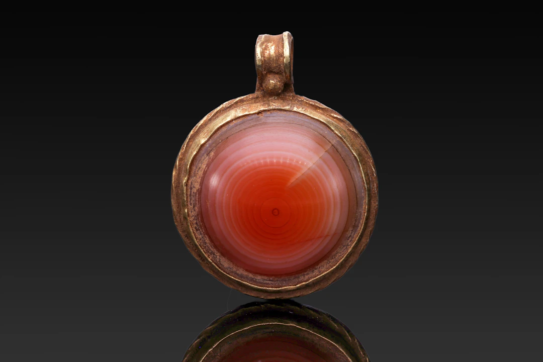 STUNNING ROMAN GOLD PENDANT WITH EYE AGATE CABOCHON