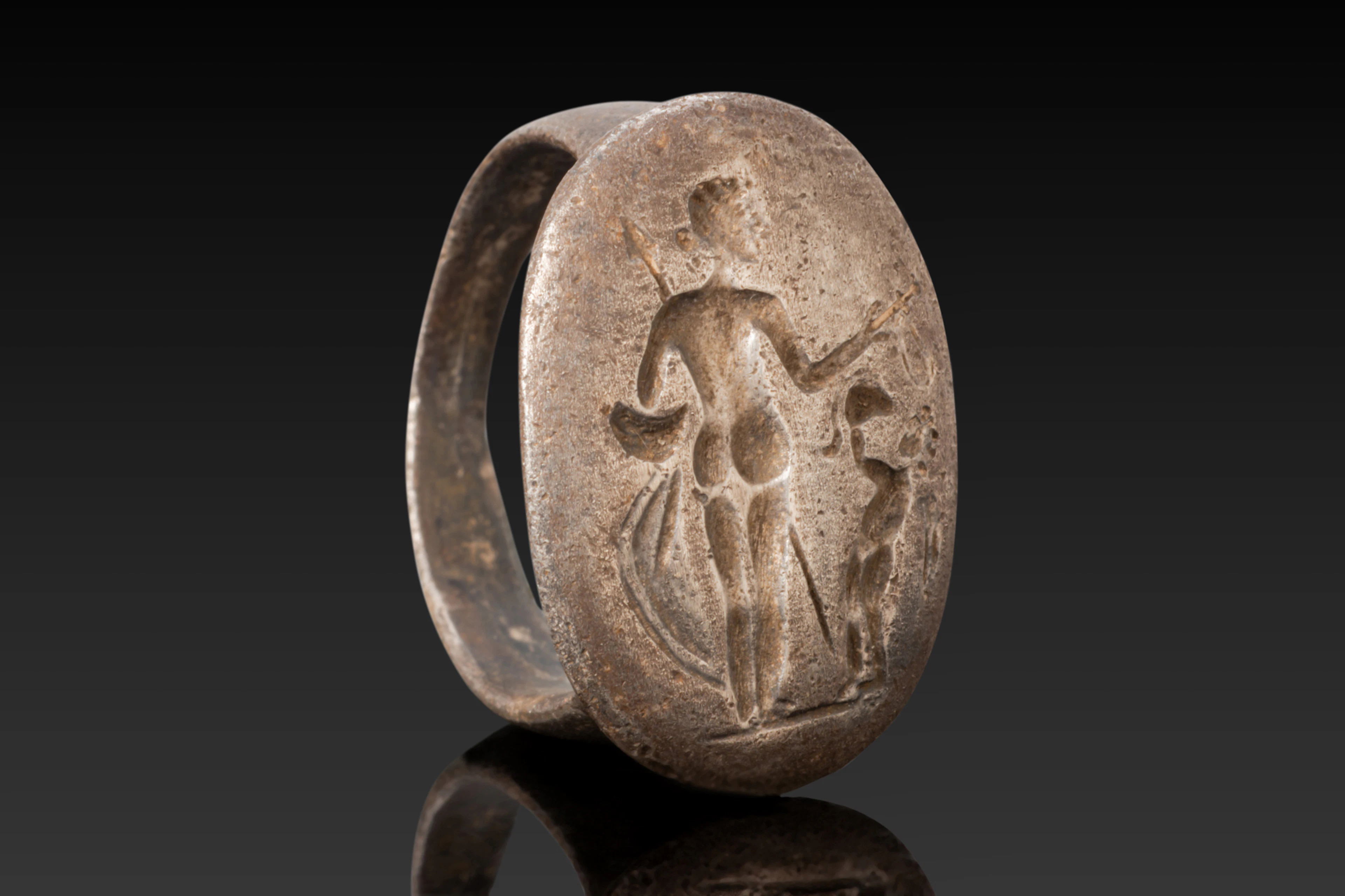 ROMAN SILVER RING WITH VENUS VICTRIX AND CUPID