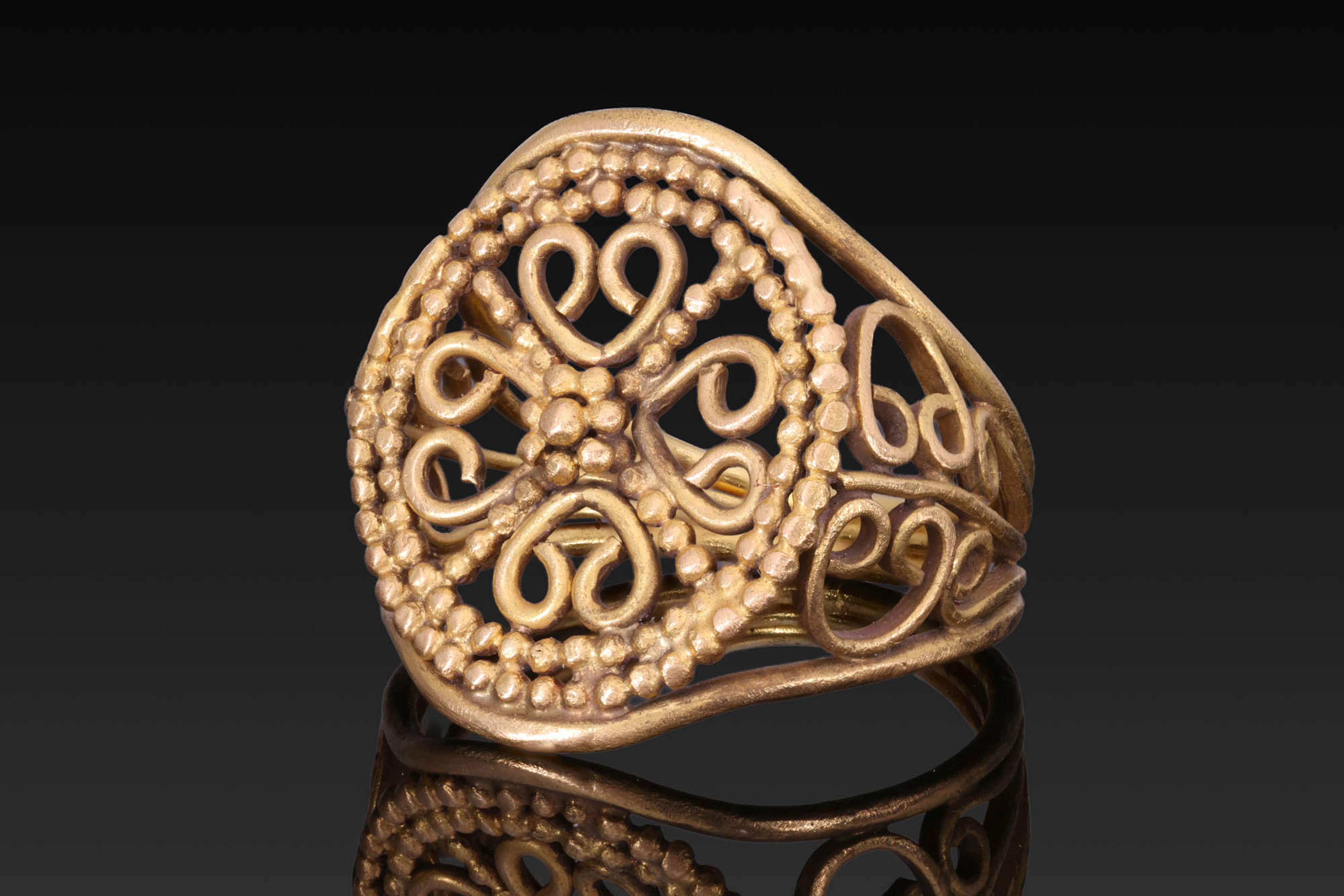 LARGE LATE ROMAN OPENWORK GOLD RING