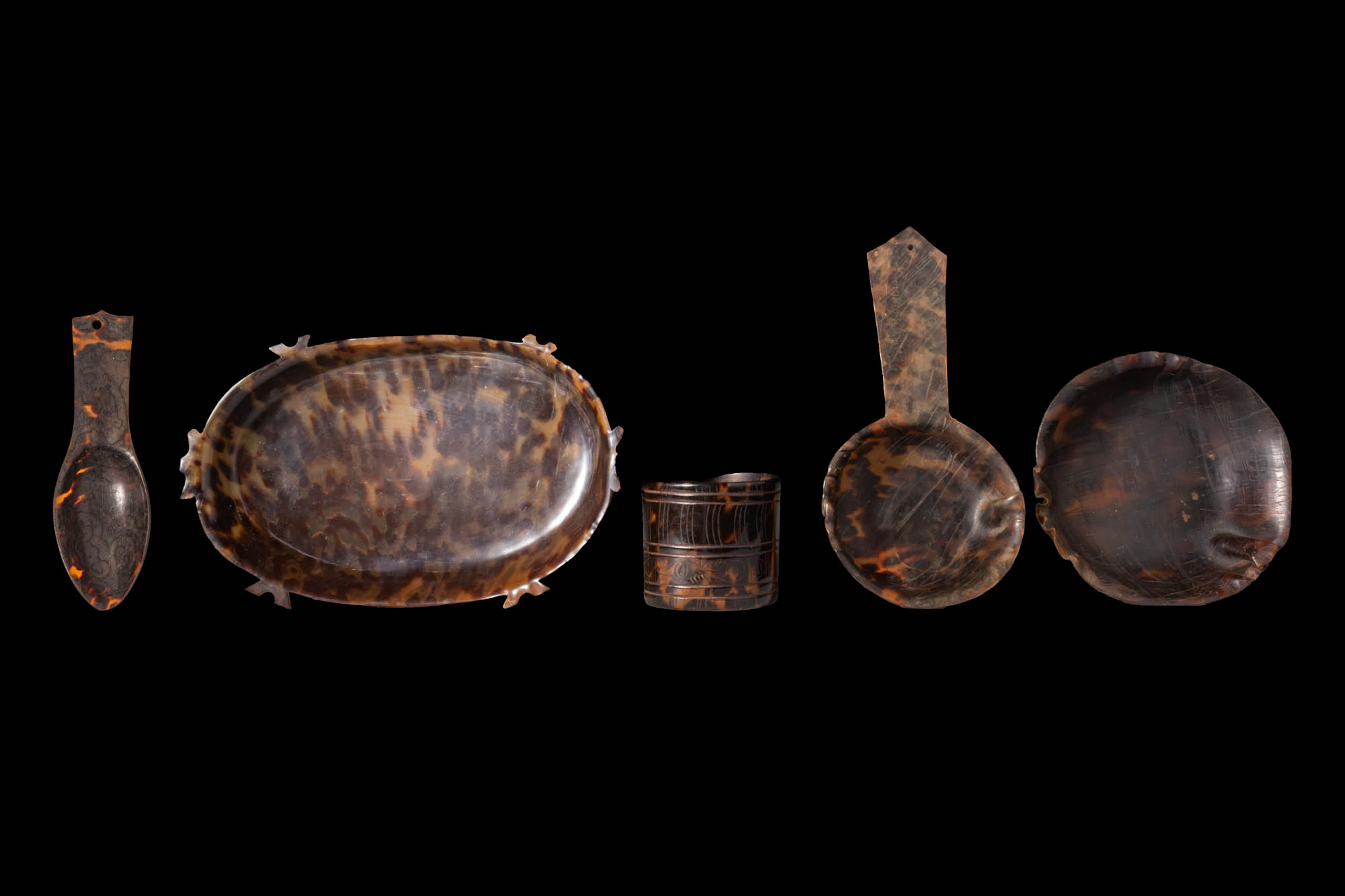 GROUP OF PALAU ISLAND TORTOISESHELL ITEMS