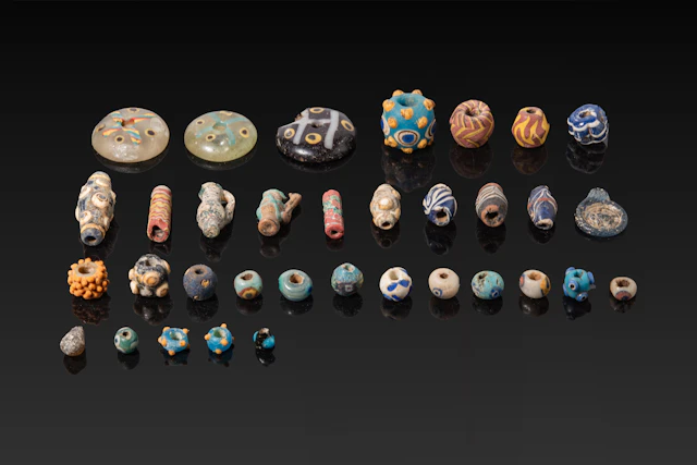 LARGE COLLECTION OF PHOENICIAN, GREEK AND ROMAN GLASS BEADS