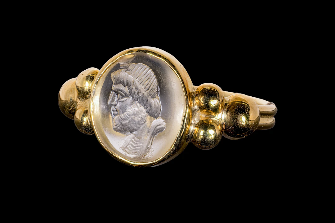 ROMAN ROCK CRYSTAL INTAGLIO OF SERAPIS IN GOLD RING
