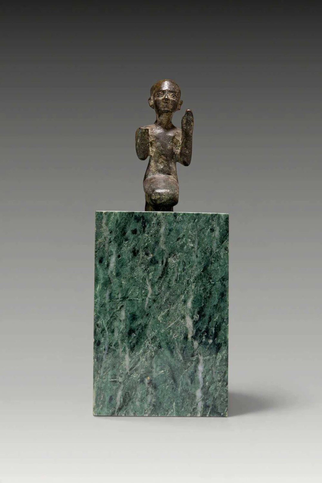 EGYPTIAN BRONZE FIGURINE OF A KNEELING PRIEST