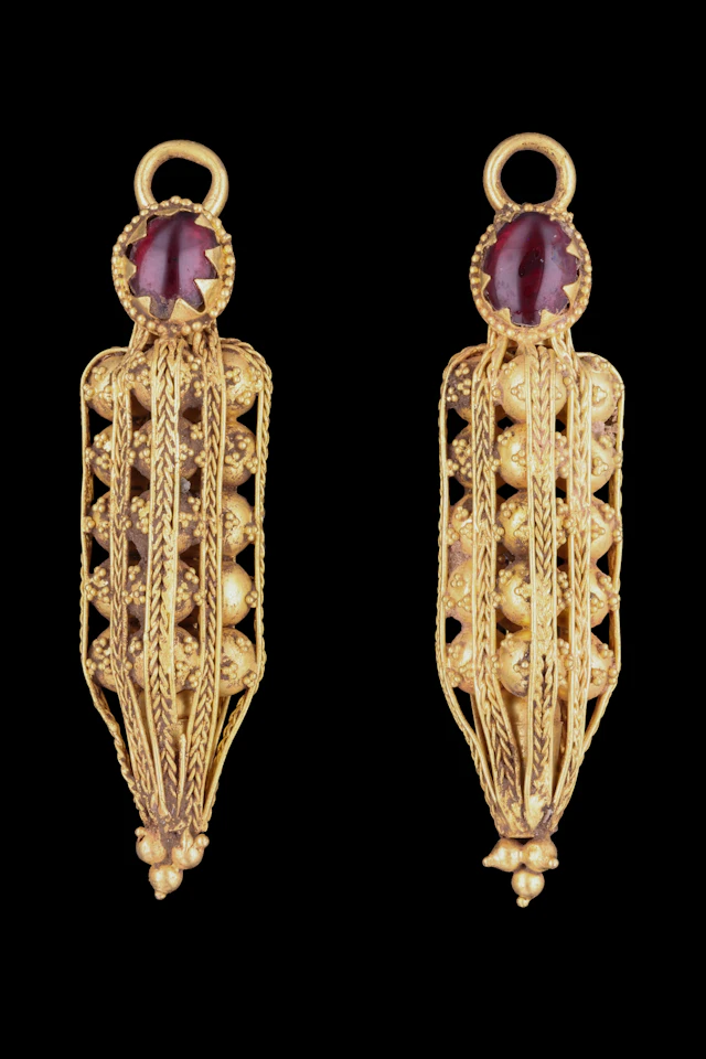 MATCHED PAIR OF ROMANO-PARTHIAN GOLD EARRINGS WITH RED GARNET CABOCHONS