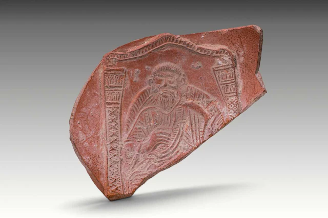 ROMAN TERRA SIGILLATA SHERD OF BOWL WITH A WISE MAN
