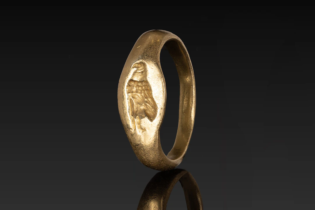 HELLENISTIC GOLD RING WITH EAGLE