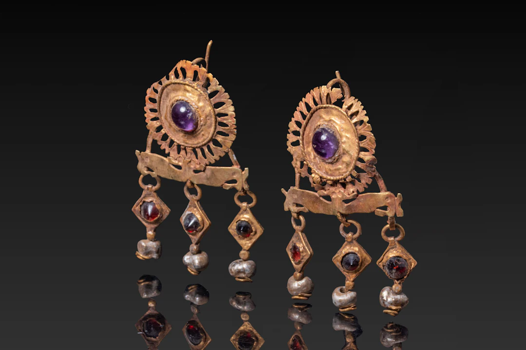 STUNNING MATCHED PAIR OF LATE ROMAN / BYZANTINE GOLD AND PEARL EARRINGS