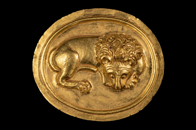 STUNNING GREEK GOLD PLAQUE WITH LION RELIEF