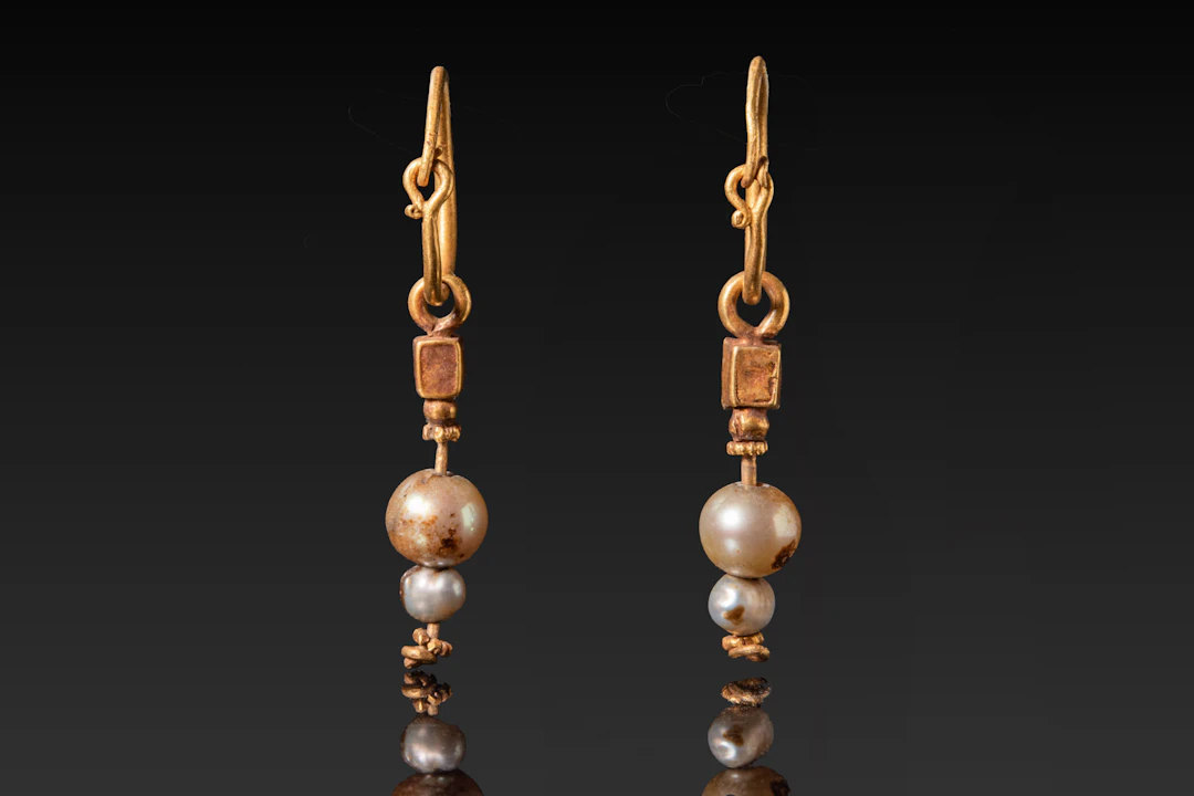 PAIR OF BYZANTINE GOLD AND PEARL EARRINGS