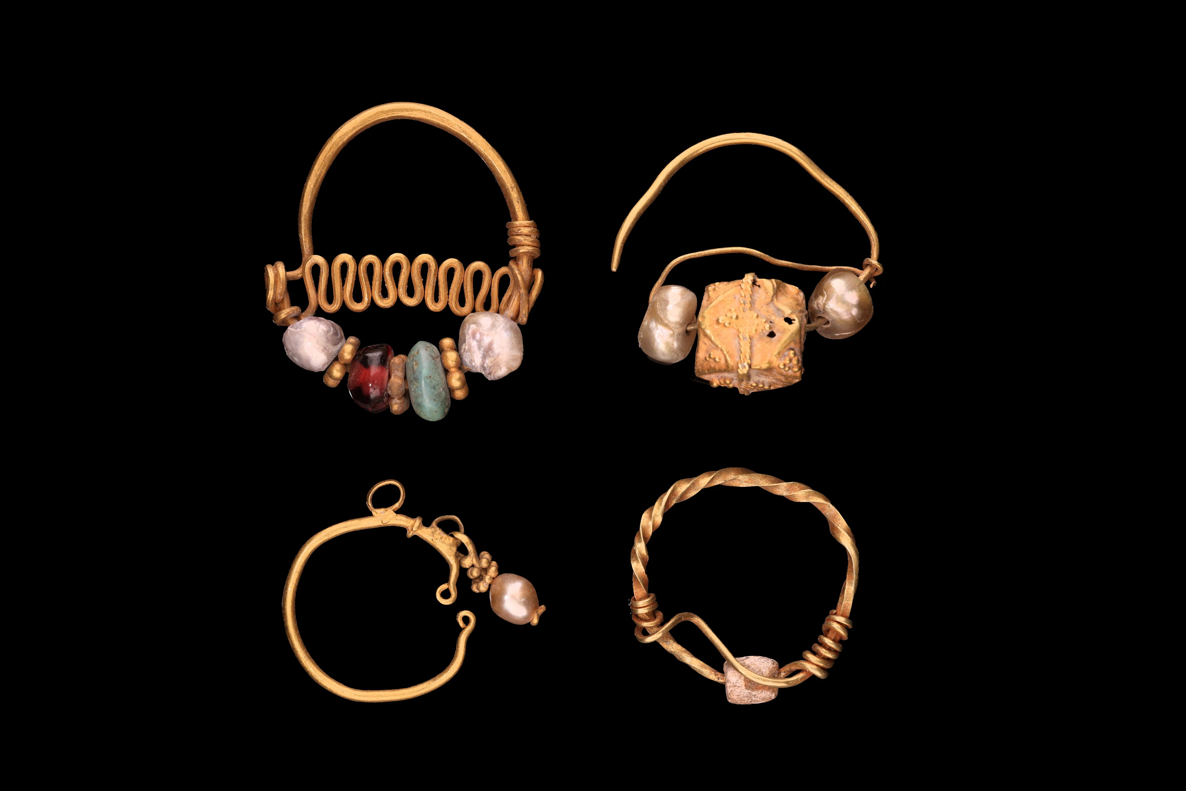 COLLECTION OF ROMAN GOLD AND PEARL EARRINGS