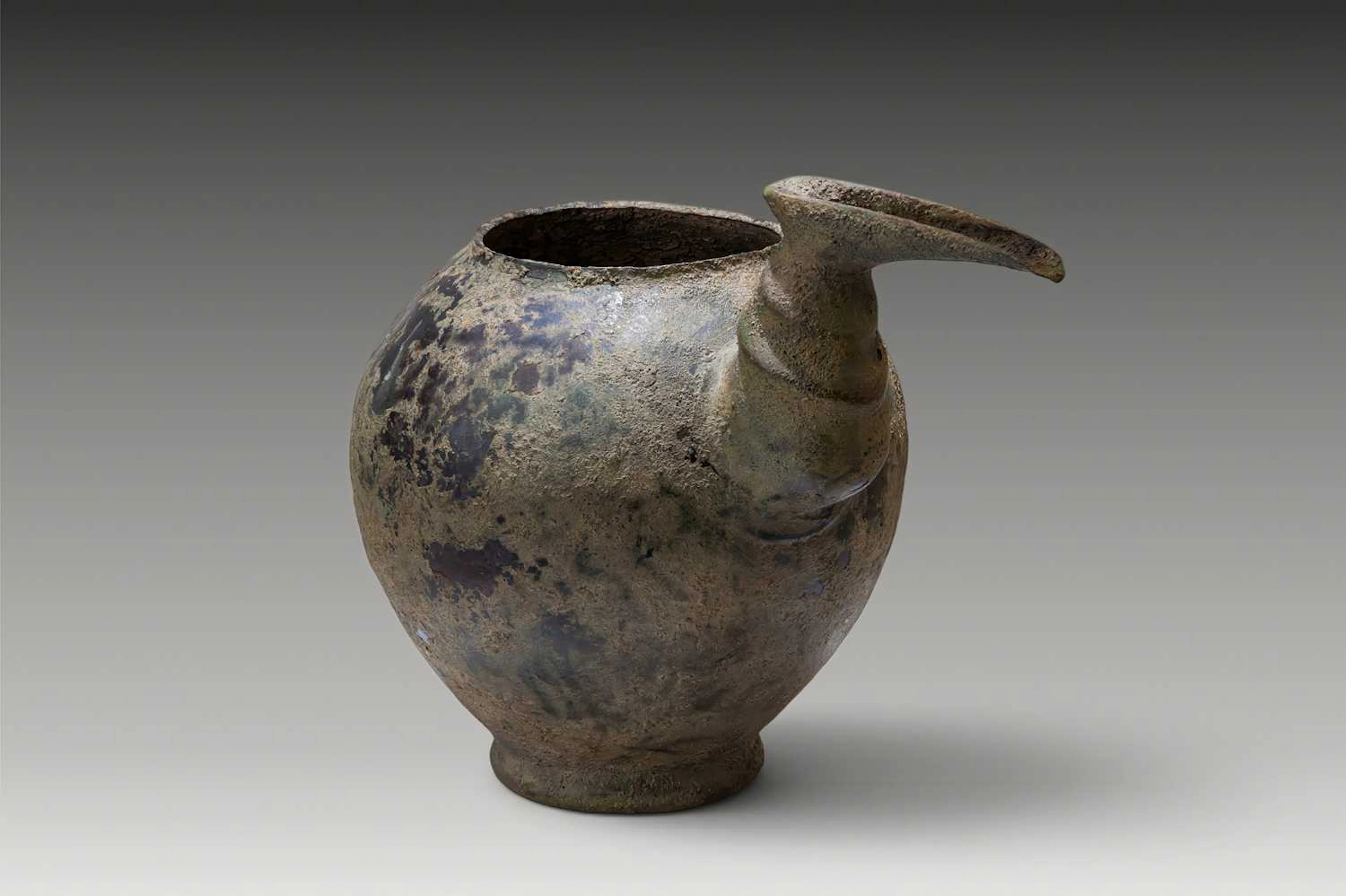 LARGE AMLASH BRONZE SPOUTED JAR