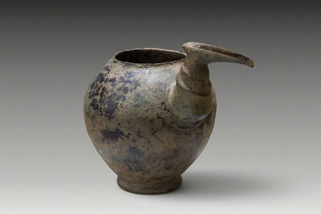 LARGE AMLASH BRONZE SPOUTED JAR