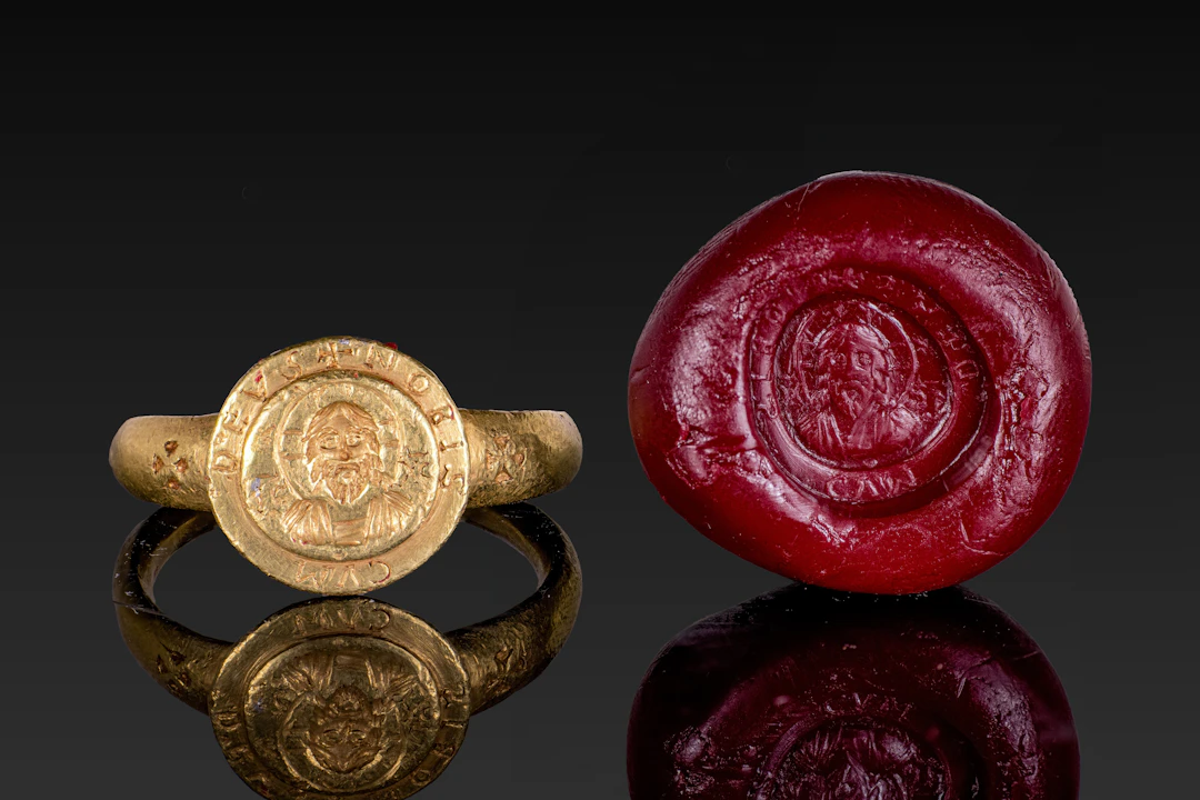 SOLID BYZANTINE GOLD RING WITH CHRIST AND INSCRIPTION 'NOBISCUM DEUS'