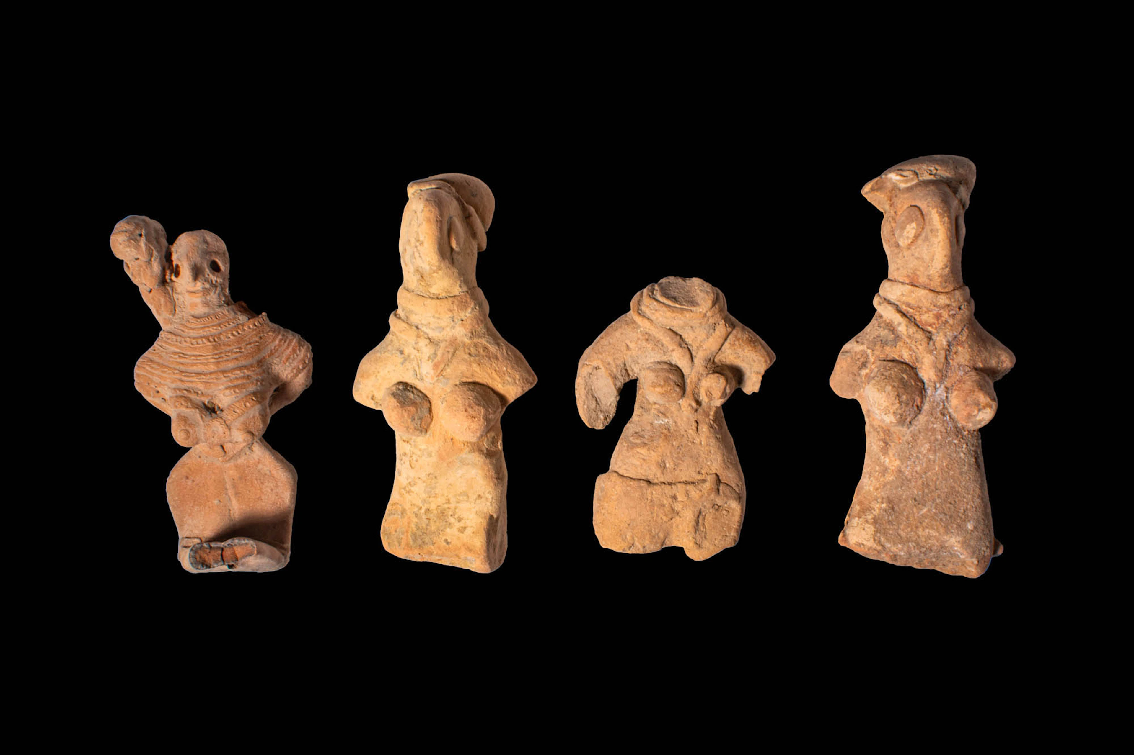 COLLECTION OF HARAPPAN POTTERY FIGURINES