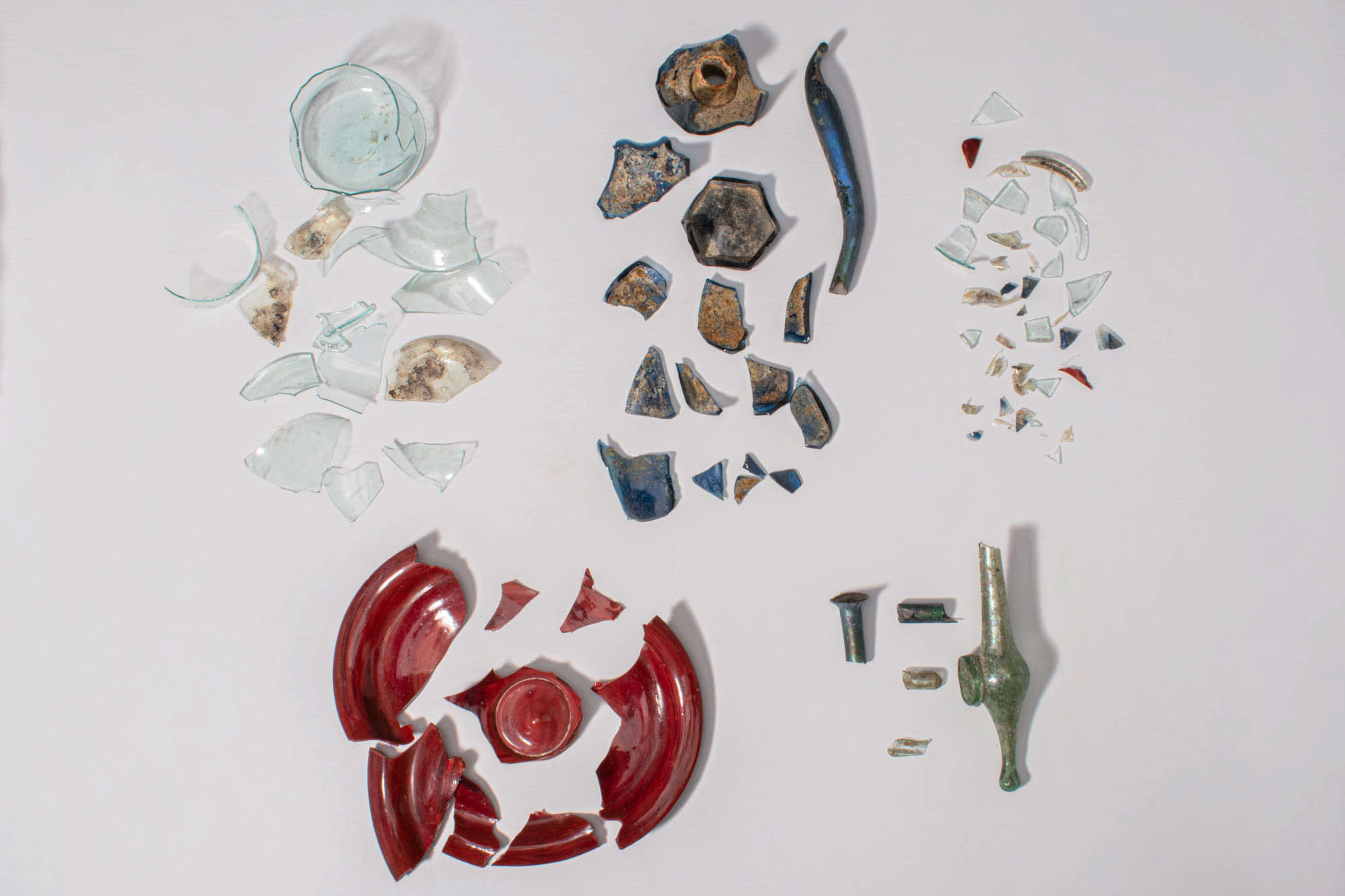 COLLECTION OF ROMAN GLASS FRAGMENTS