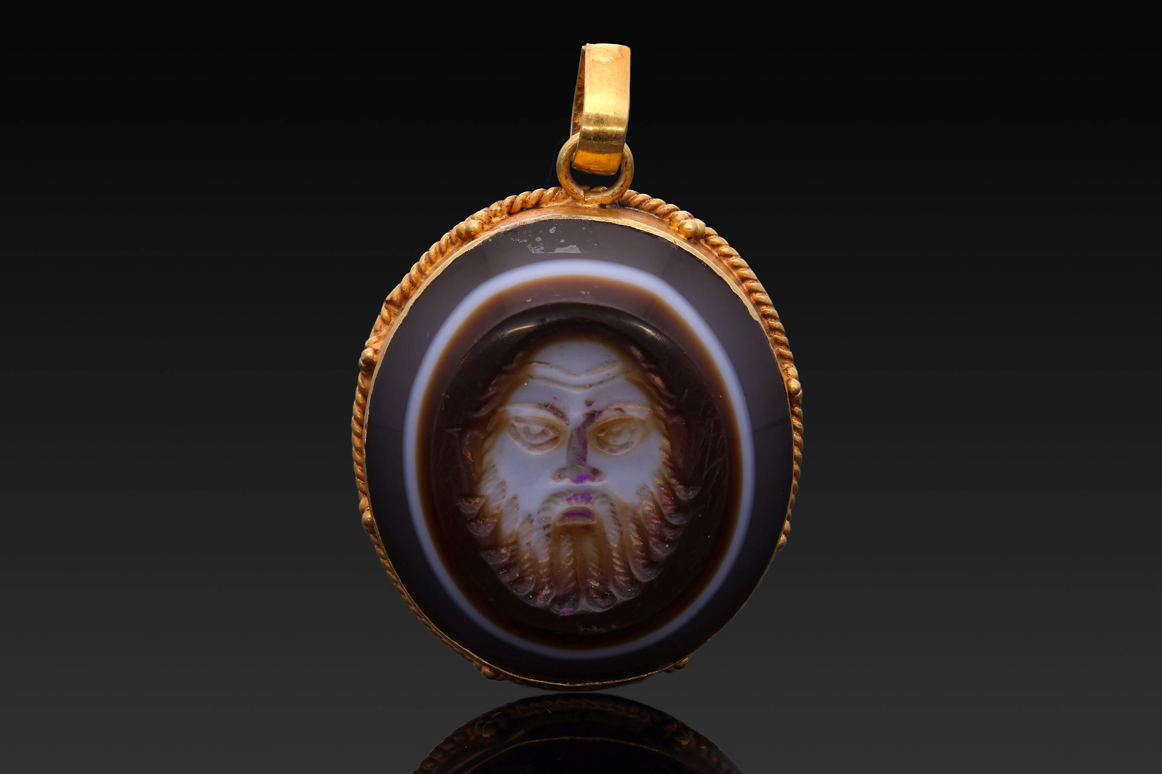 ROMAN AGATE INTAGLIO OF SILENUS IN GOLD PENDANT