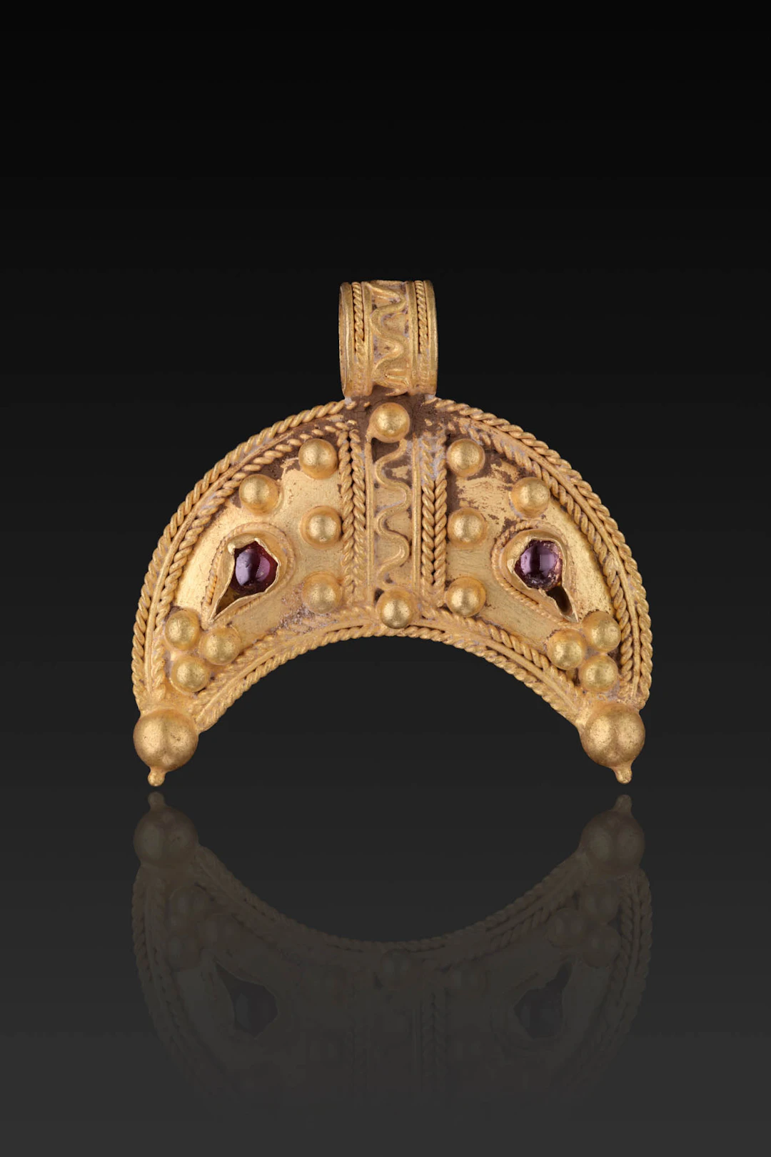 HELLENISTIC GOLD LUNULA PENDANT WITH RED GARNET CABOCHONS