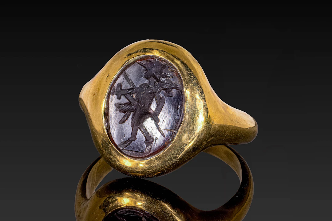 ROMAN GARNET INTAGLIO OF MARS GRADIVUS IN GOLD RING