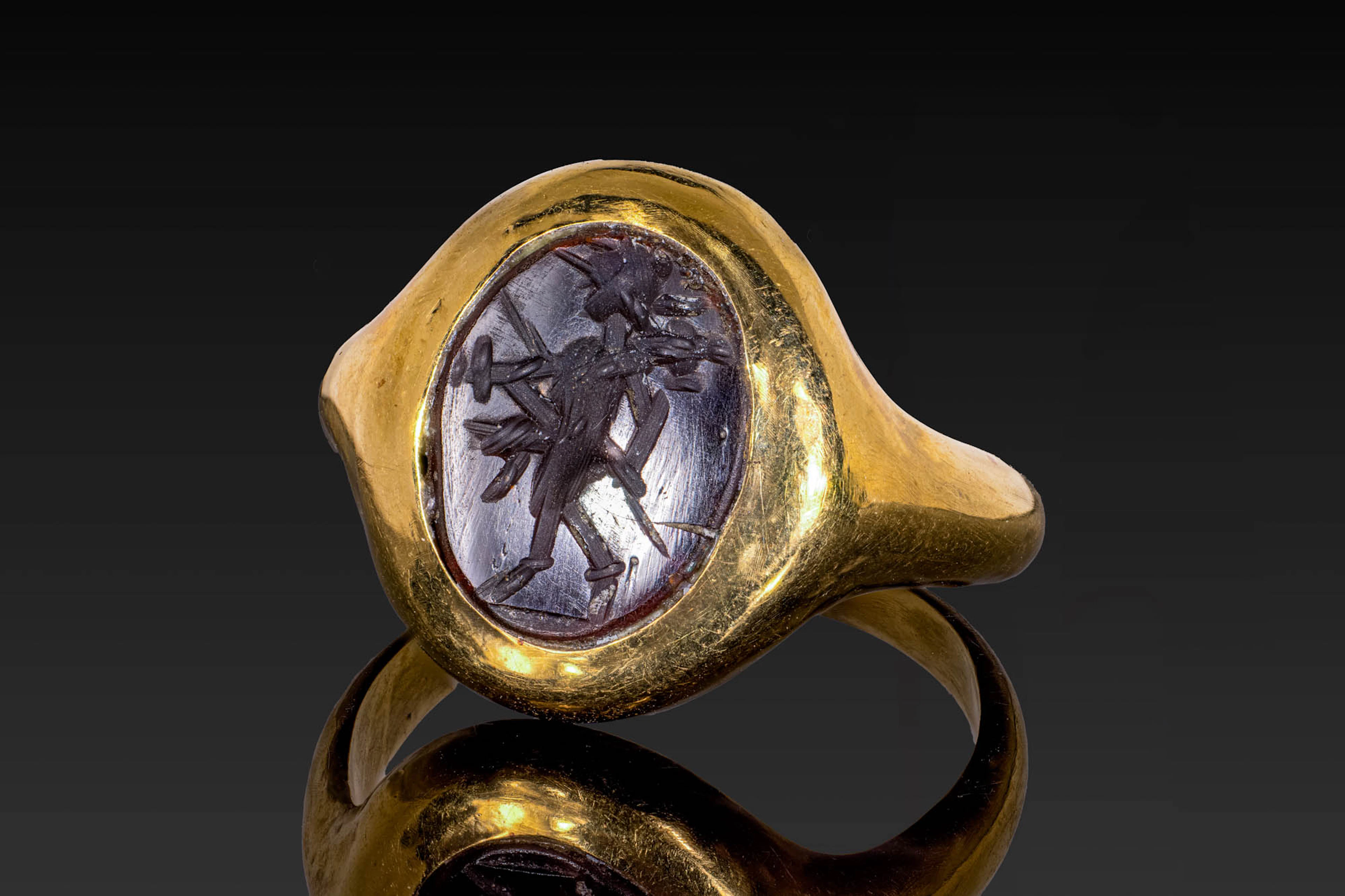 ROMAN GARNET INTAGLIO OF MARS GRADIVUS IN GOLD RING