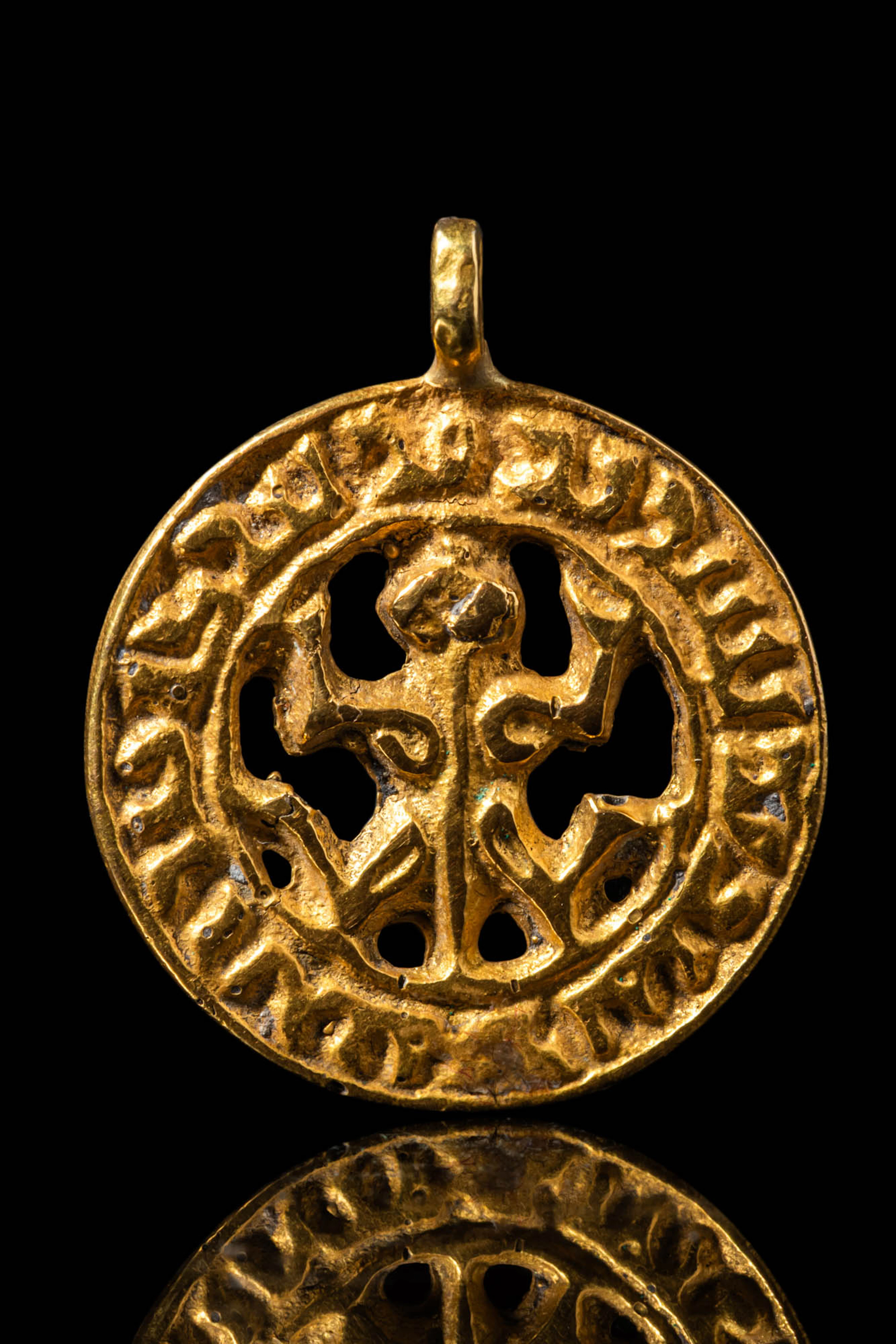 ANDALUSIAN GOLD ZOOMORPHIC PENDANT WITH PSEUDO-ARABIC CALLIGRAPHY
