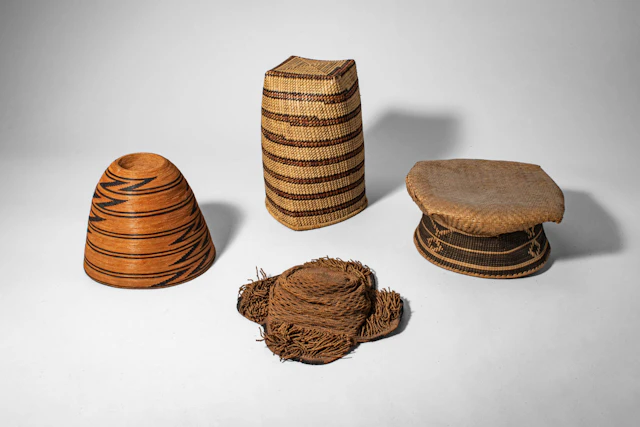 GROUP OF MANGBETU HATS AND A TUTSI BASKET
