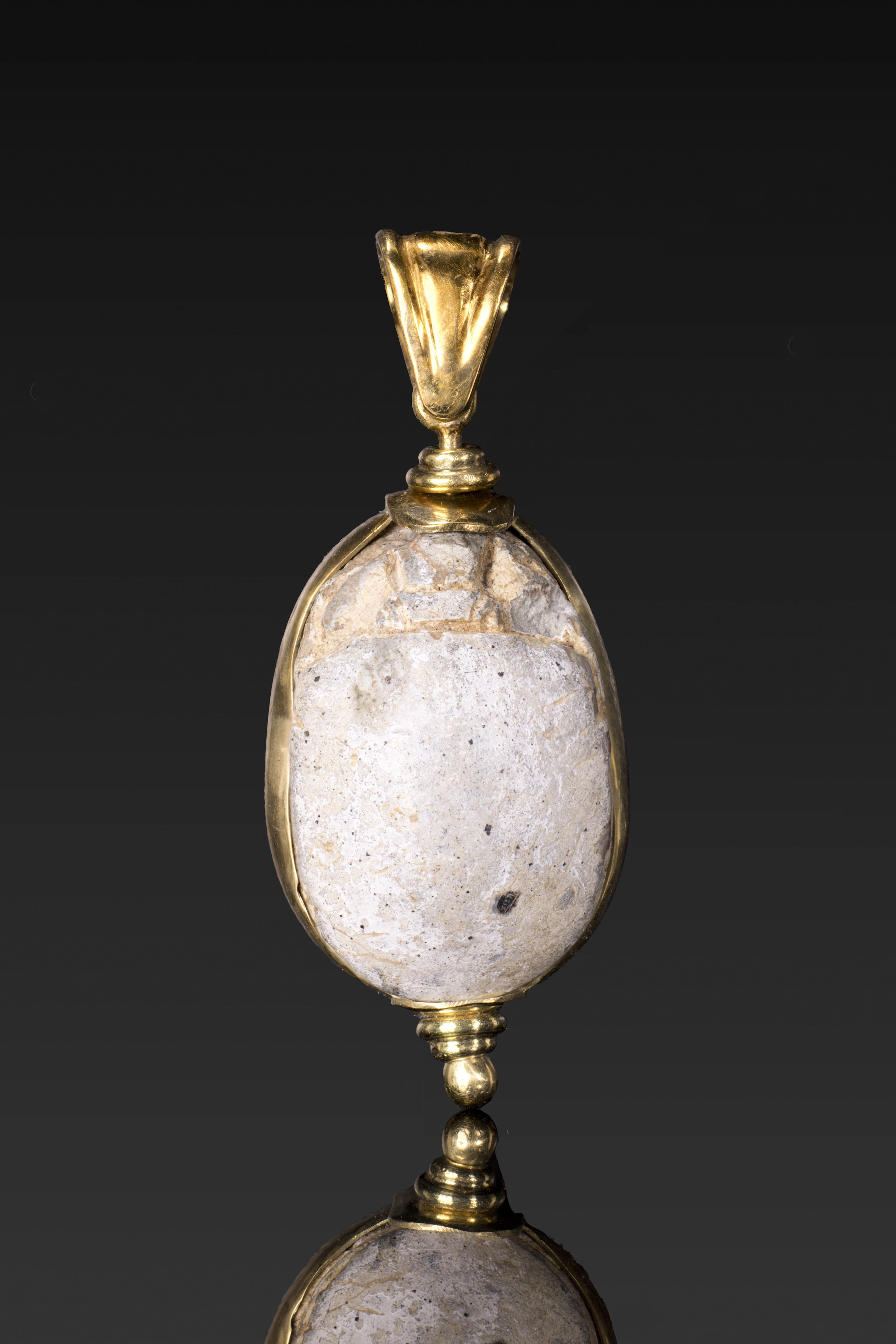EGYPTIAN GLAZED STEATITE SCARAB WITH SPIRAL MOTIFS IN GOLD PENDANT