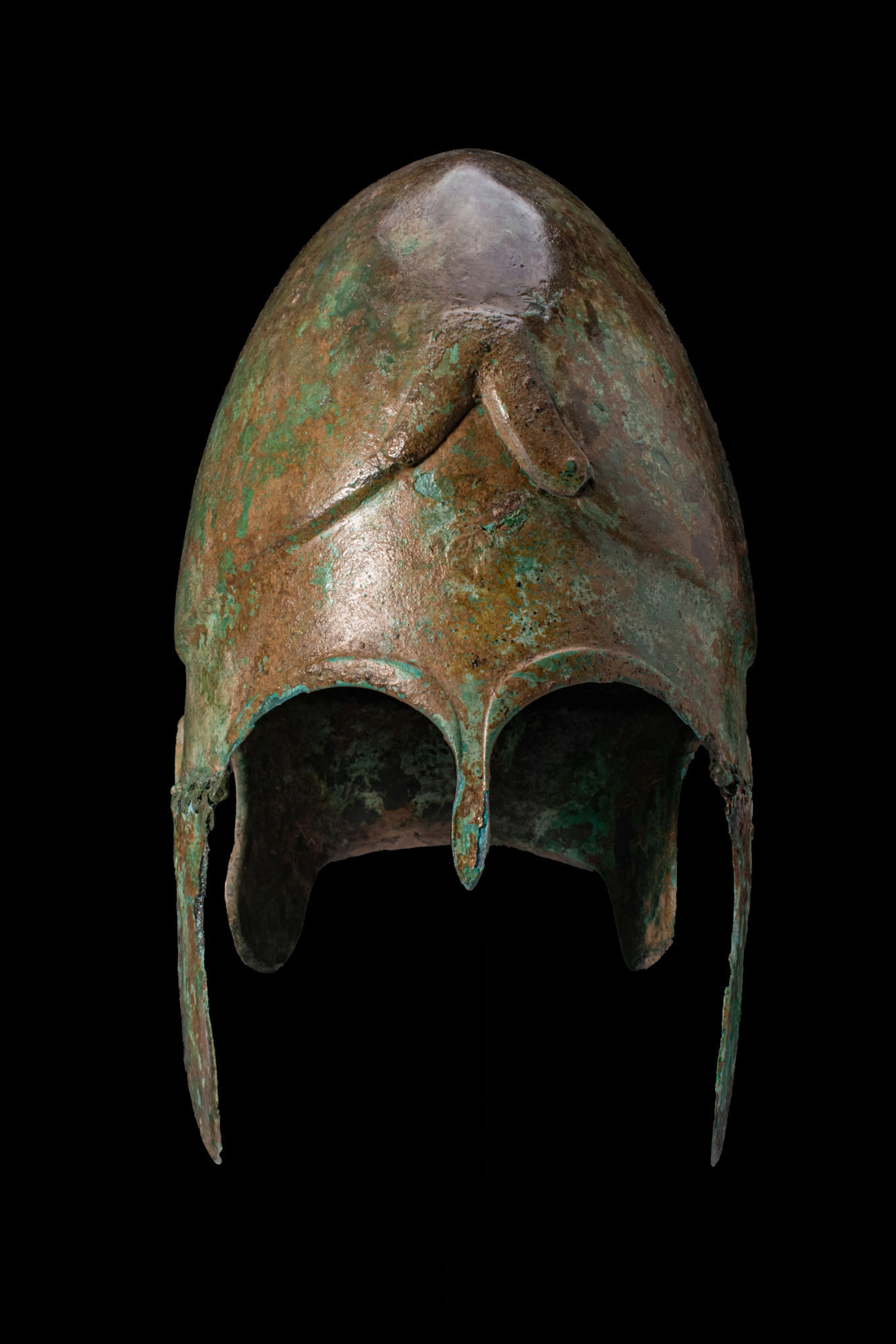 CHALCIDIAN BRONZE HELMET WITH DECORATED CHEEKS