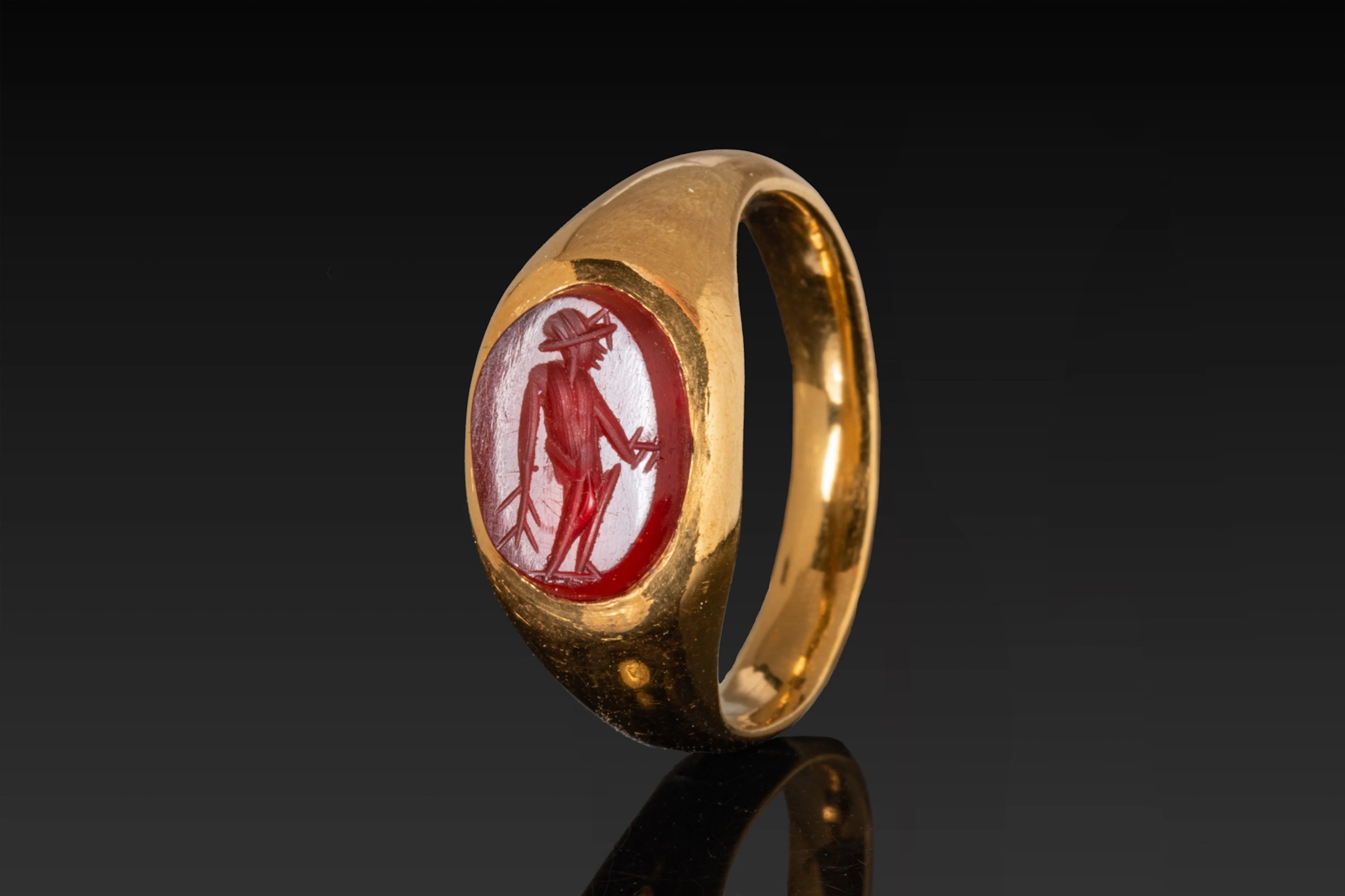 ROMAN CARNELIAN INTAGLIO DEPICTING EPHEBE OR MERCURY IN GOLD RING