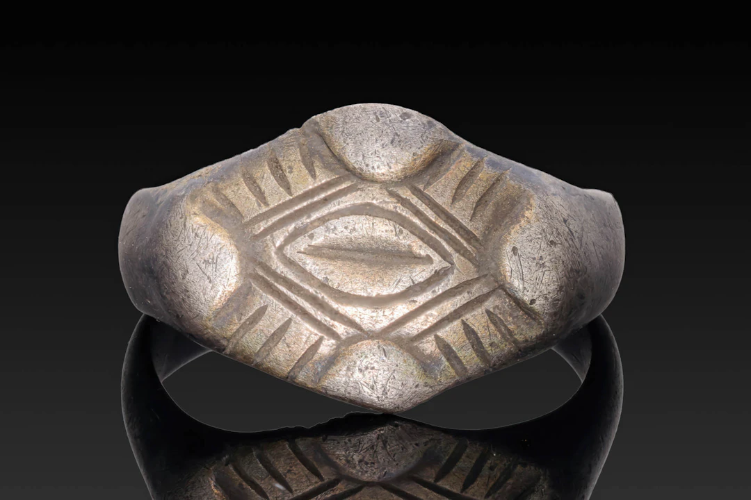VIKING SILVER RING WITH ENGRAVED DECORATION