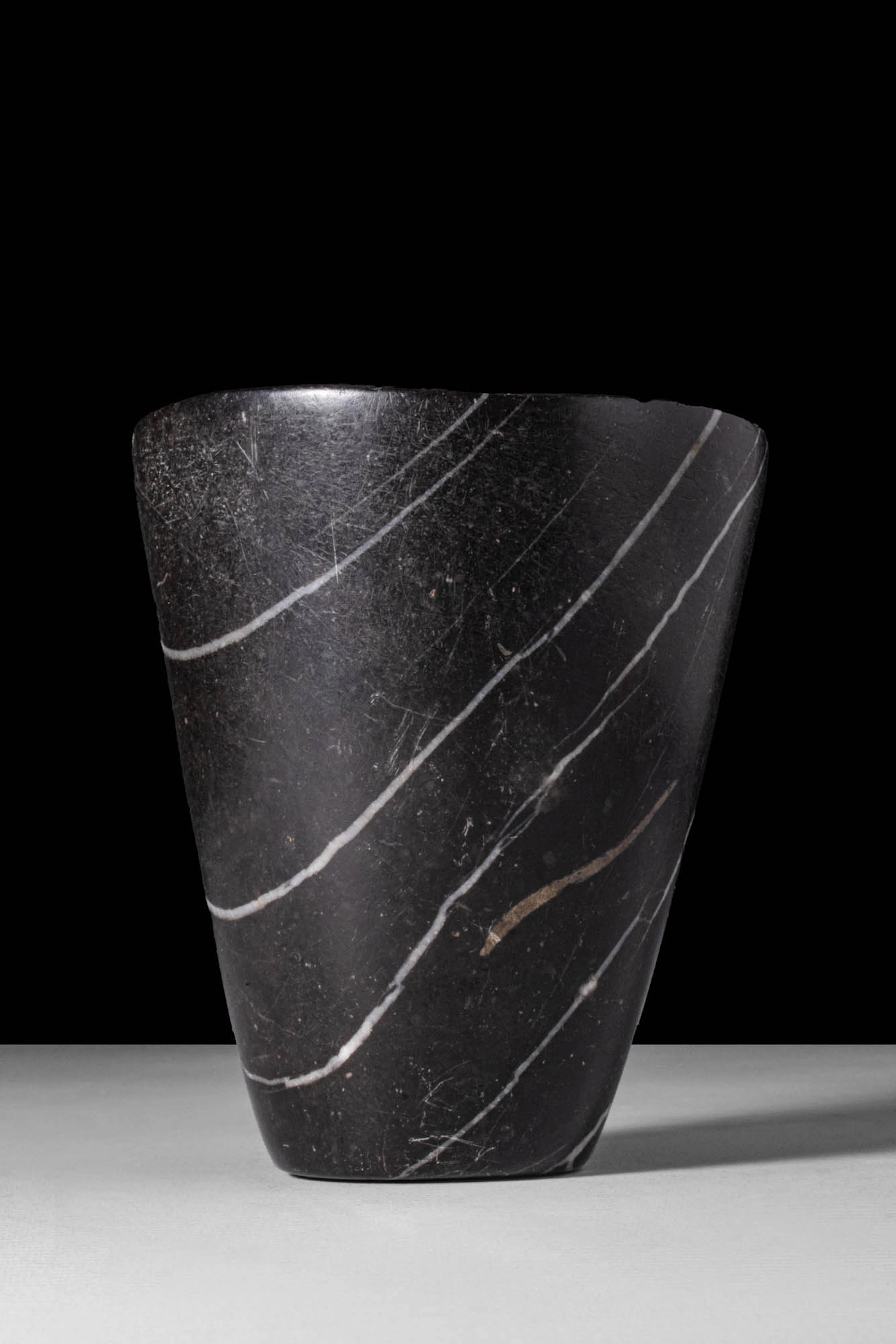 SUOERB BACTRIAN BLACK AND WHITE VEINED STONE BEAKER
