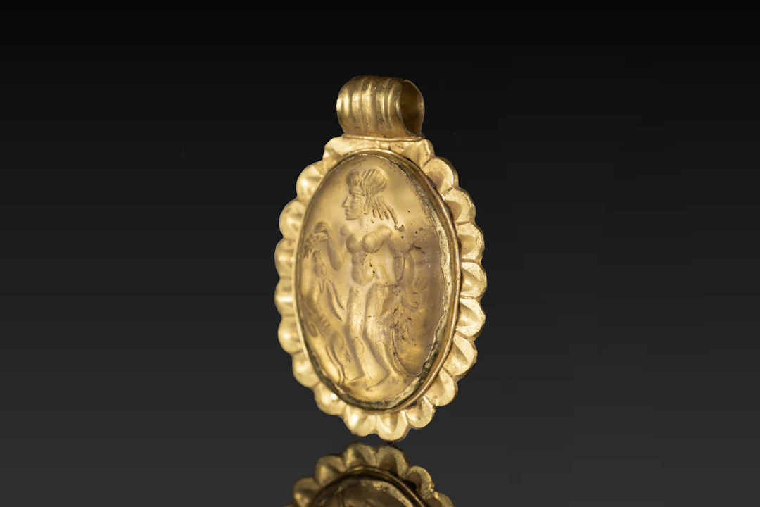 ROMAN ROCK CRYSTAL HOLOGRAM CAMEO OF SILVANUS OR DIONYSUS IN GOLD PENDANT