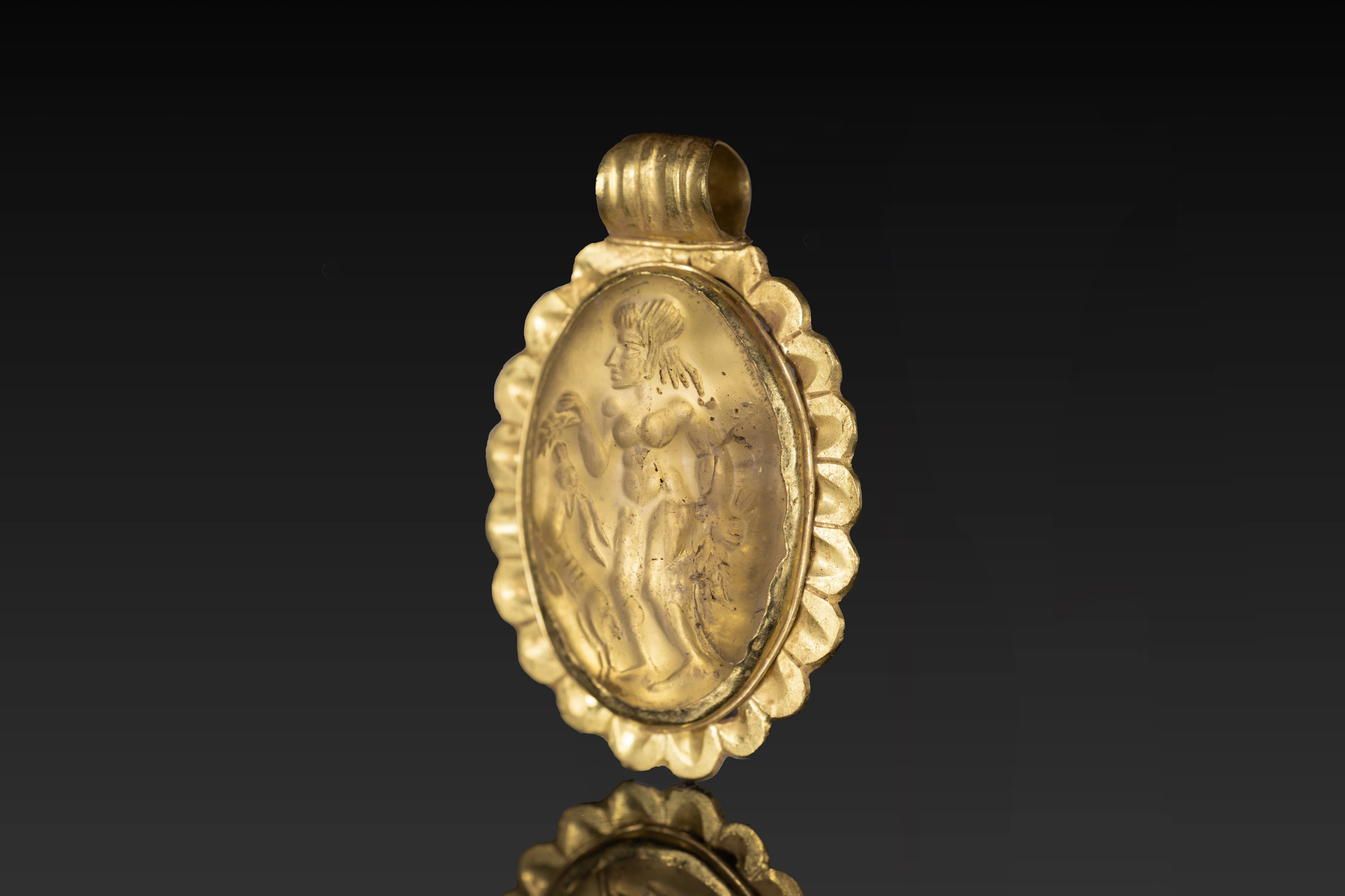 ROMAN ROCK CRYSTAL HOLOGRAM CAMEO OF SILVANUS OR DIONYSUS IN GOLD PENDANT