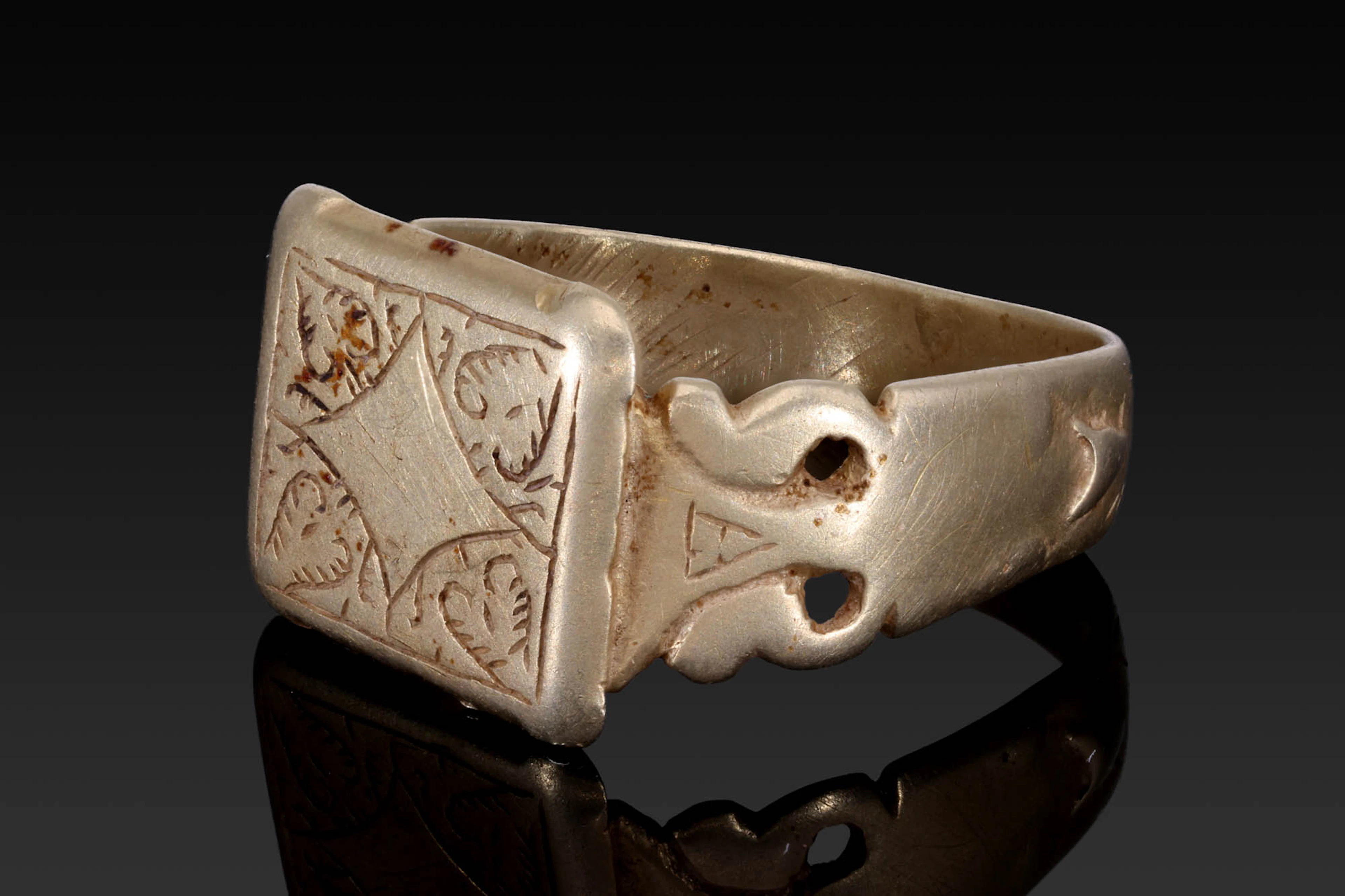 RARE MEDIEVAL SILVER RING WITH CROSS MOTIF