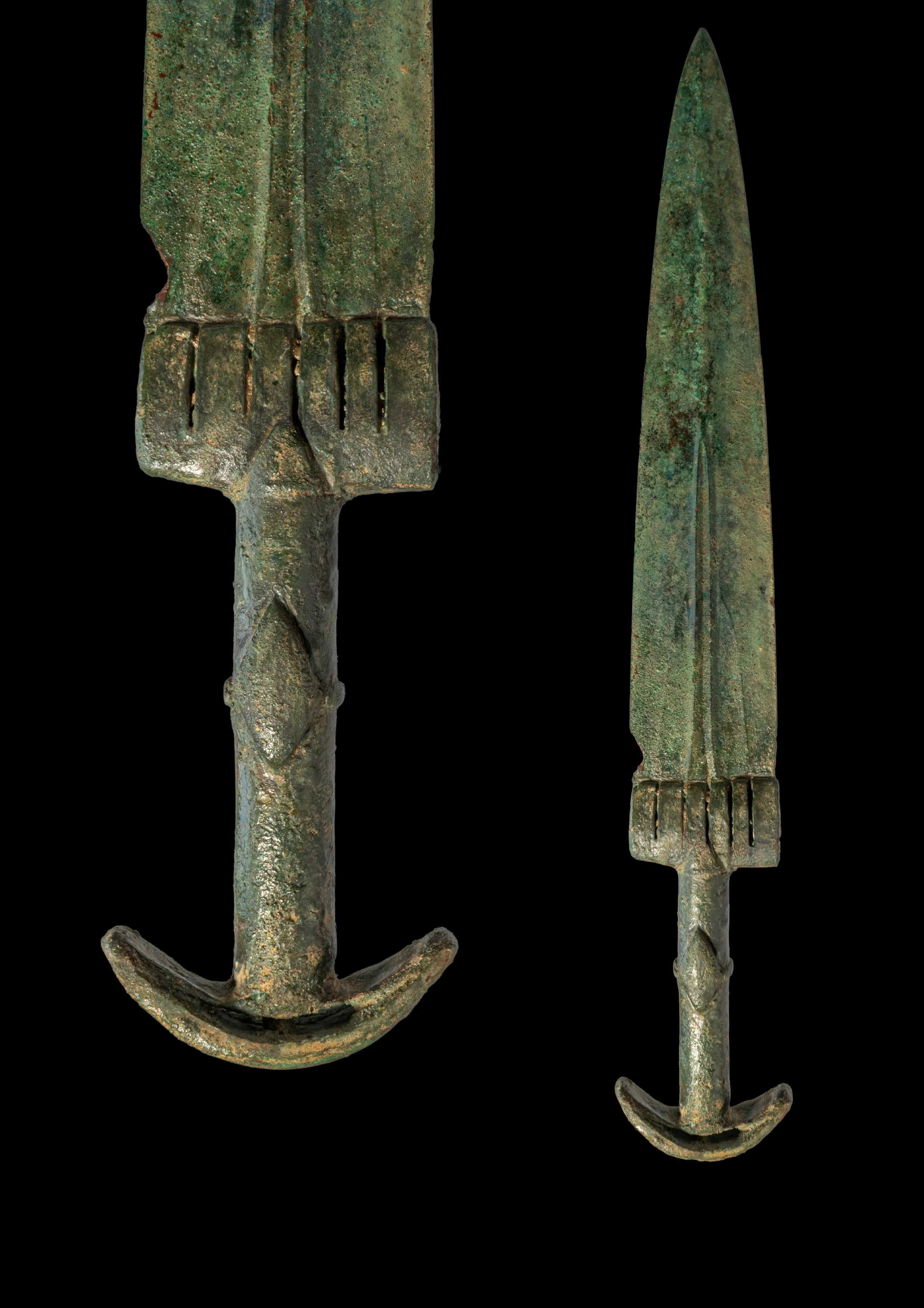 HITTITE BRONZE SWORD WITH CRESCENTIC POMMEL