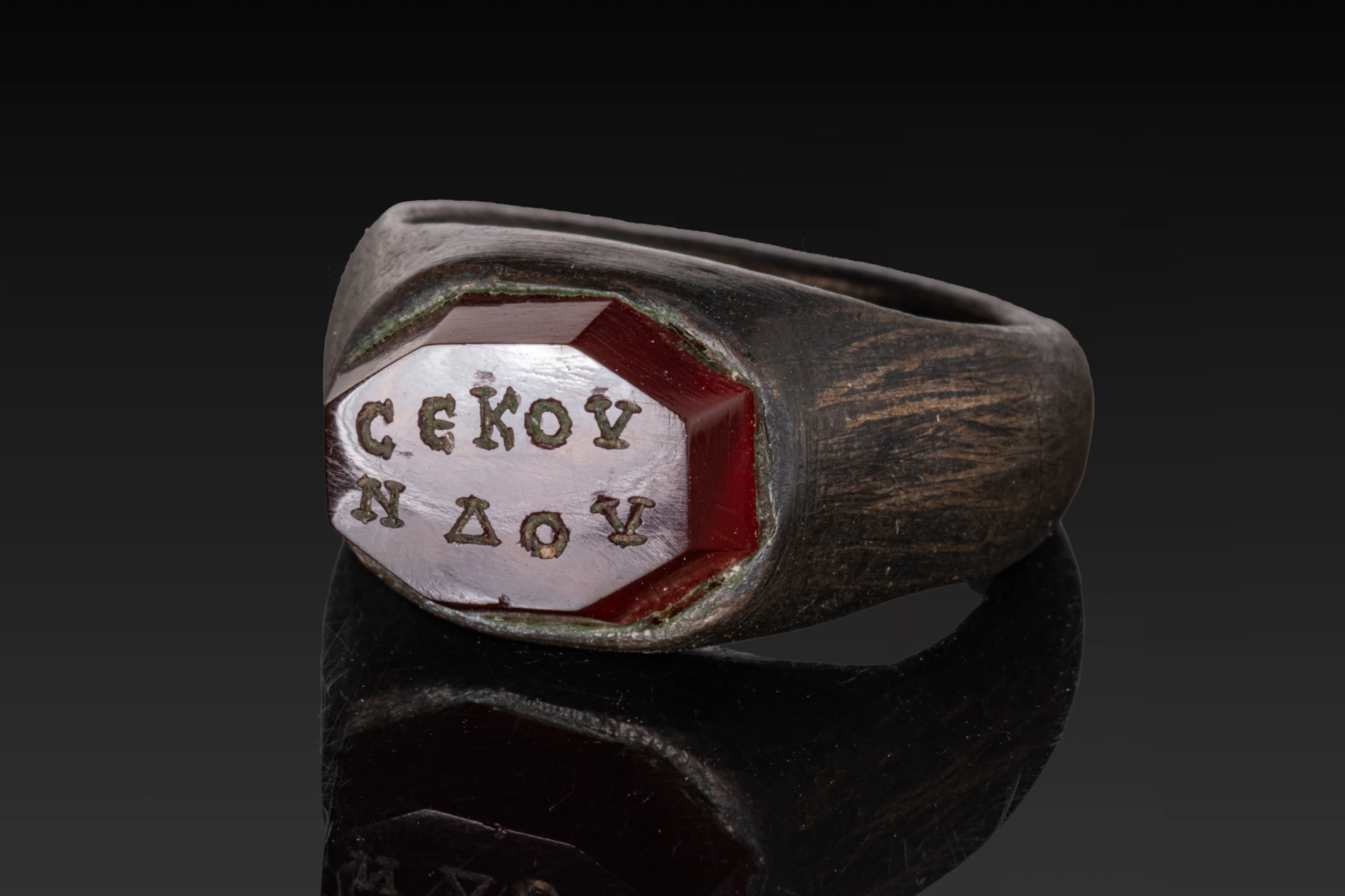 ROMAN SILVER RING WITH CARNELIAN INTAGLIO INSCRIBED WITH GREEK NAME OF SECUNDUS