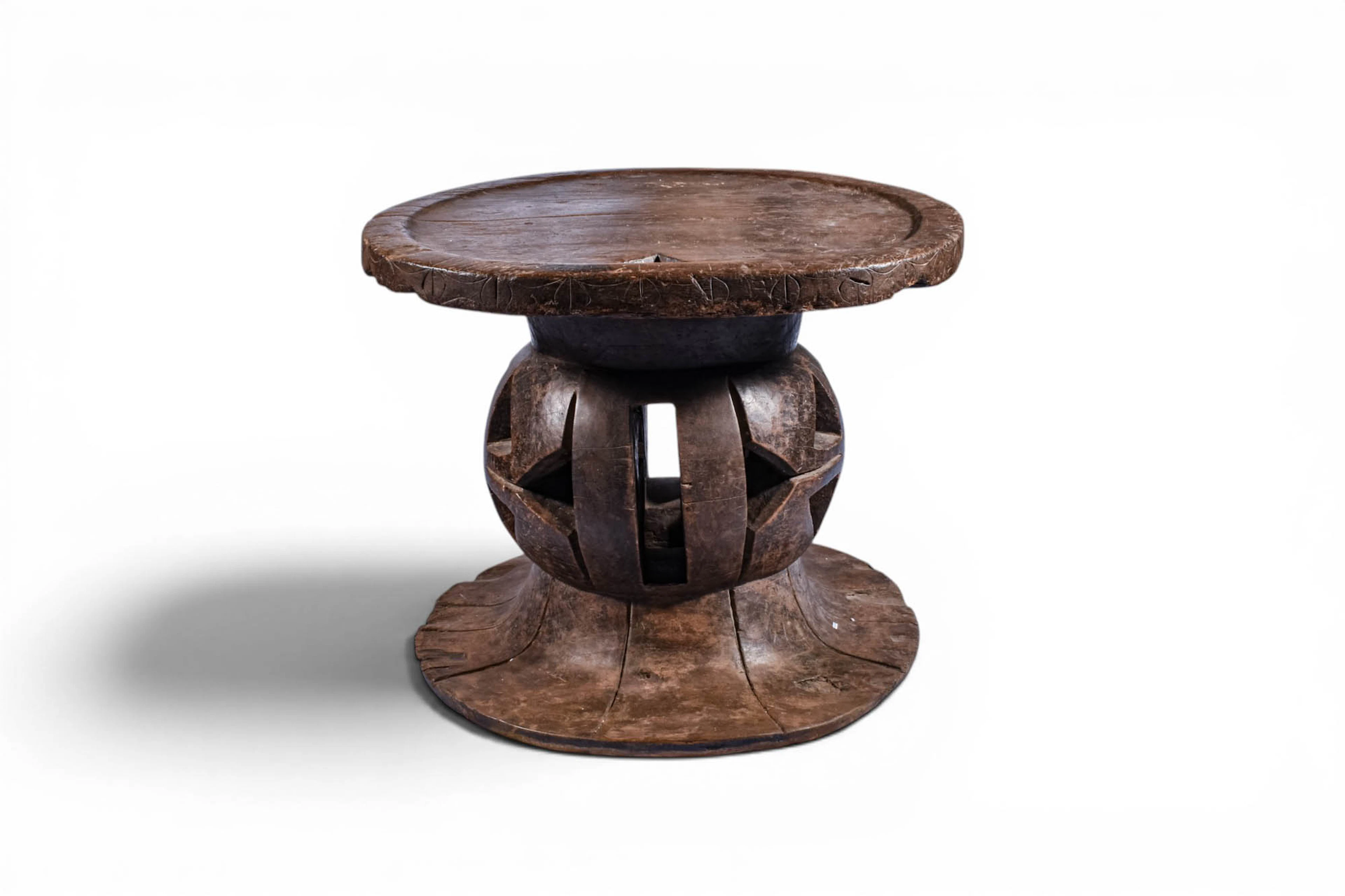 MANGBETU WOODEN STOOL