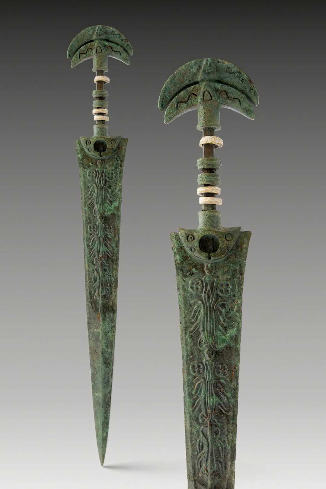 BRONZE AGE / EARLY GREEK PERIOD BRONZE DAGGER