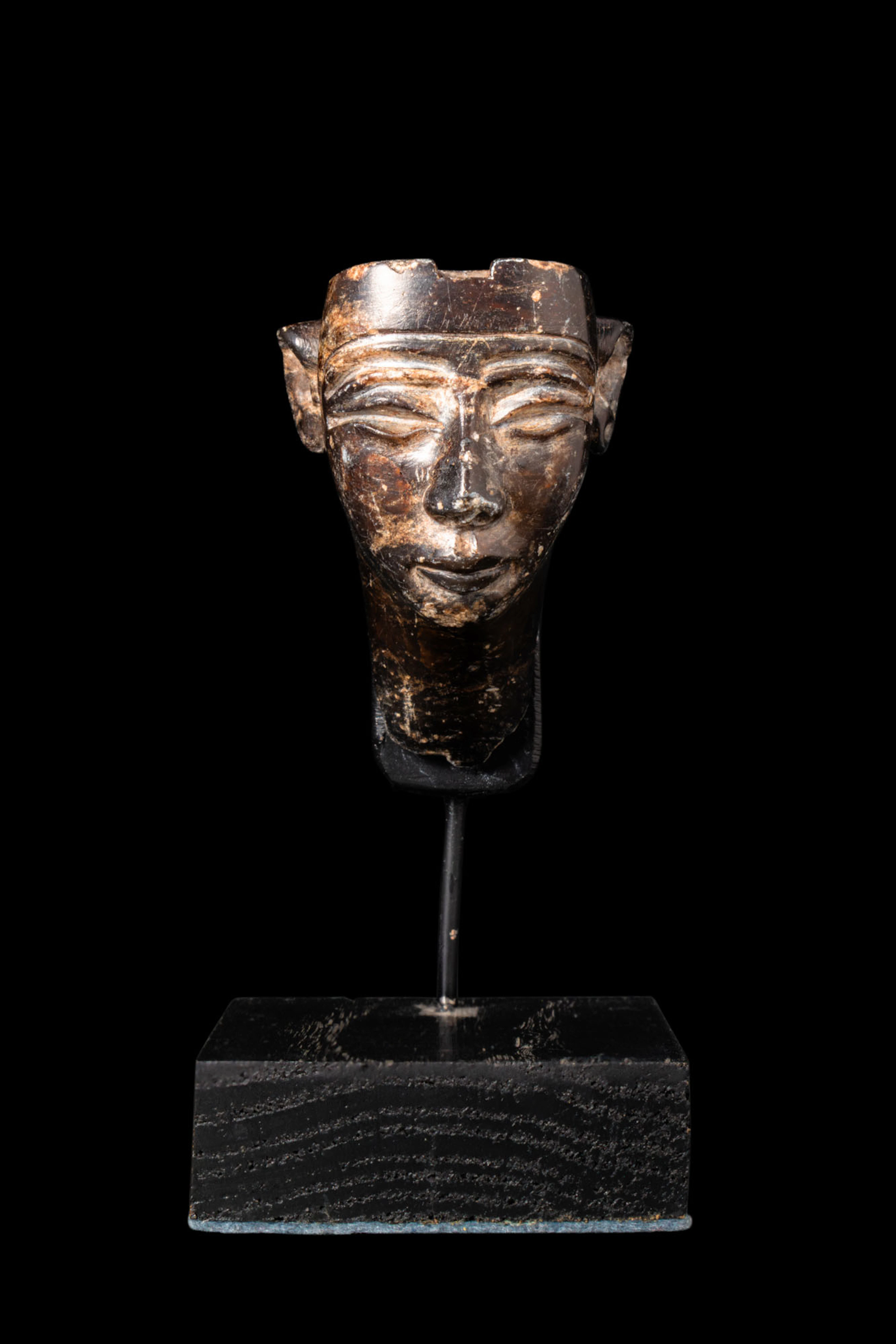 EGYPTIAN (OR LATER) HARD BLACK STONE HEAD OF QUEEN NEFERTITI