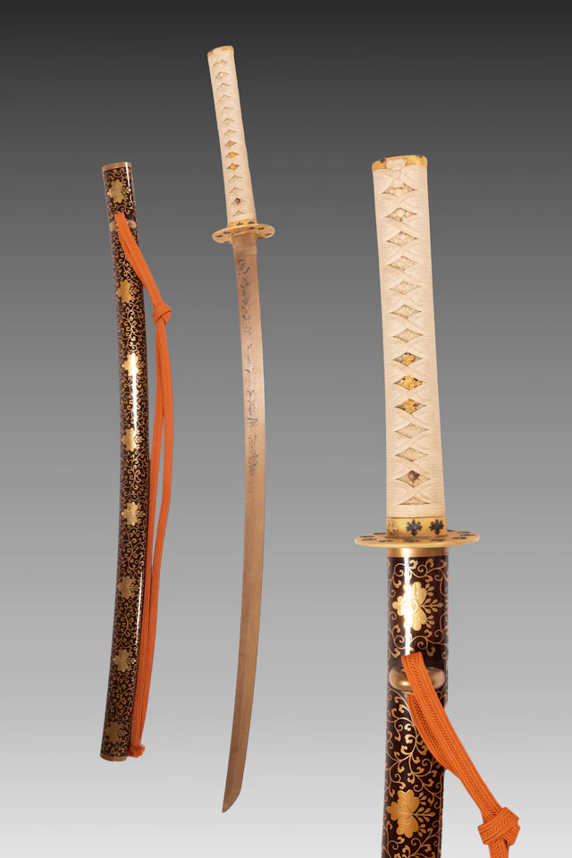 JAPANESE KATANA WITH A GOLD LEAF LACQUER SCABBARD