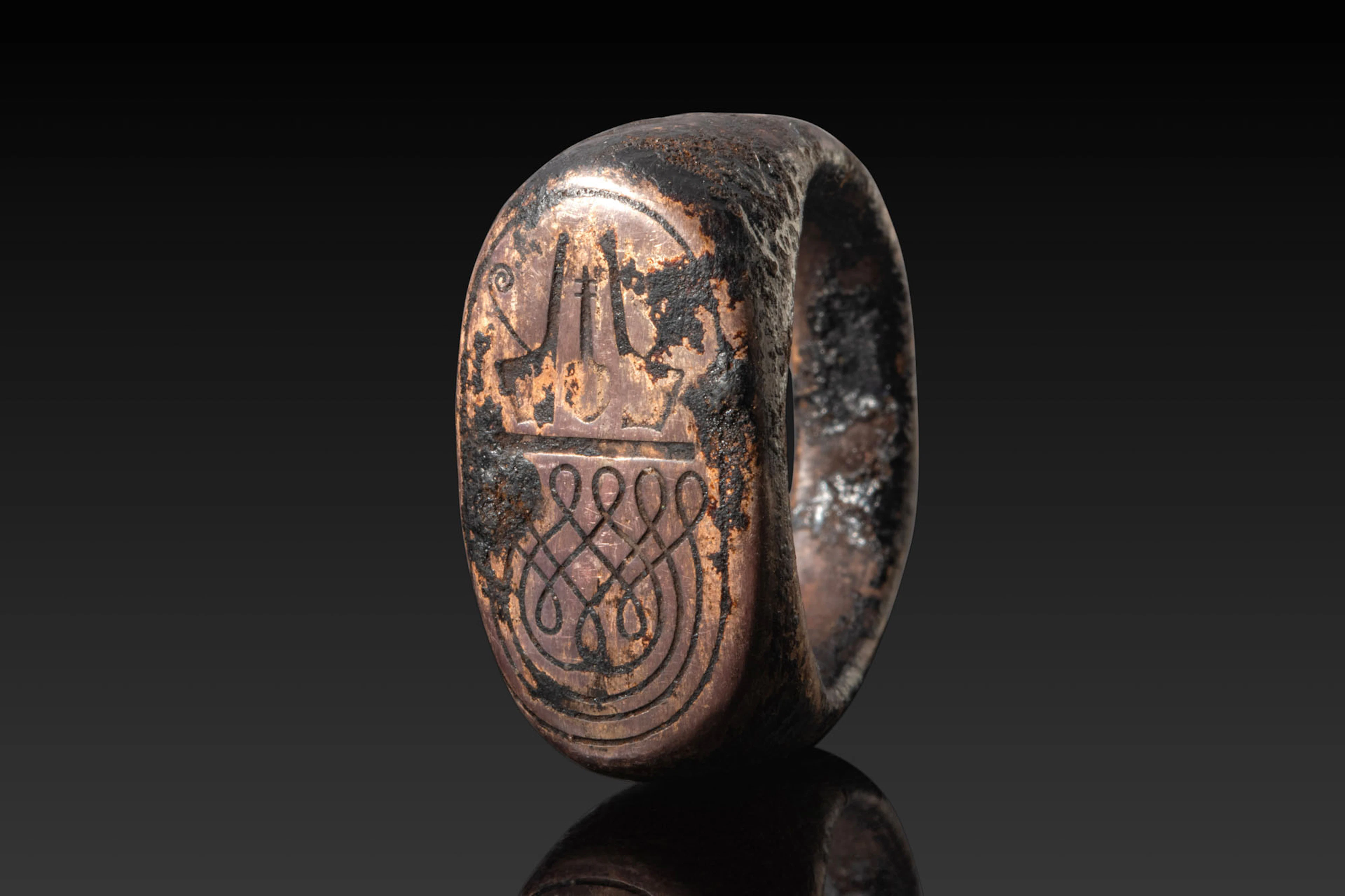 EGYPTIAN SILVER STIRRUP RING WITH CARTOUCHE