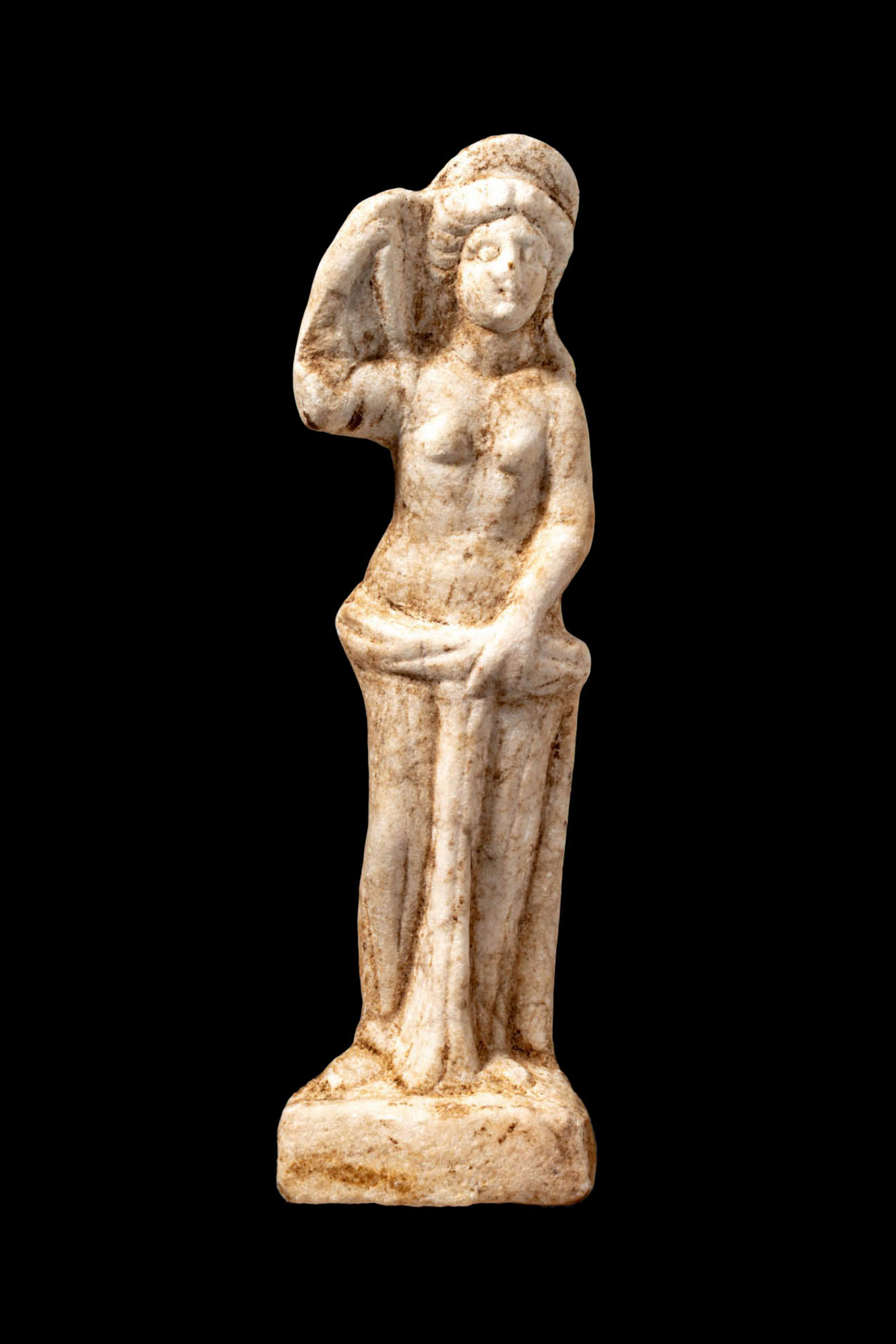 ROMAN MARBLE STATUETTE OF BATHING VENUS