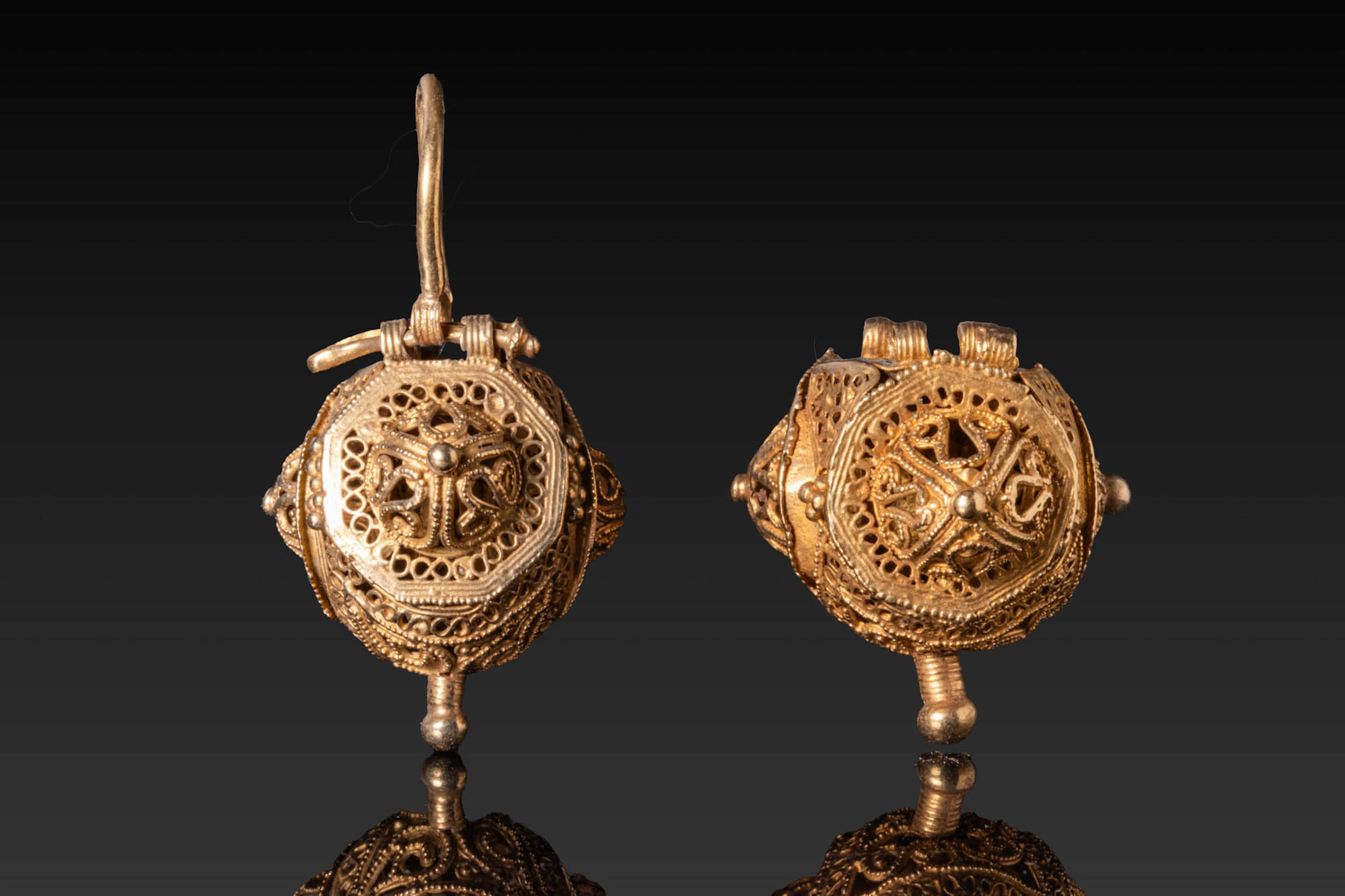 PAIR OF VIKING AGE OPENWORK HIGH KARAT GOLD EARRINGS
